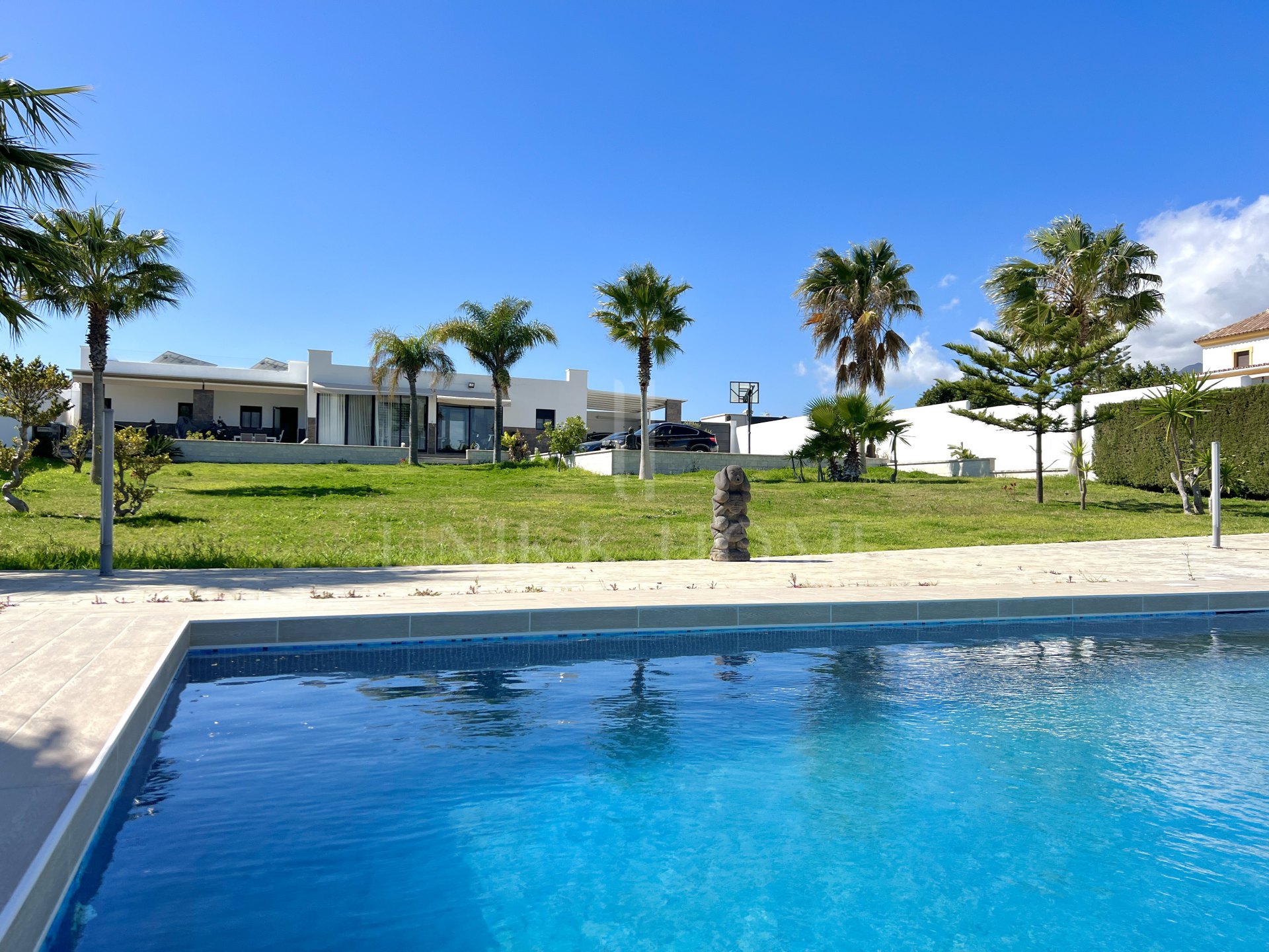 Impresionante finca de 3 dormitorios con cuadras para caballos en venta en Estepona