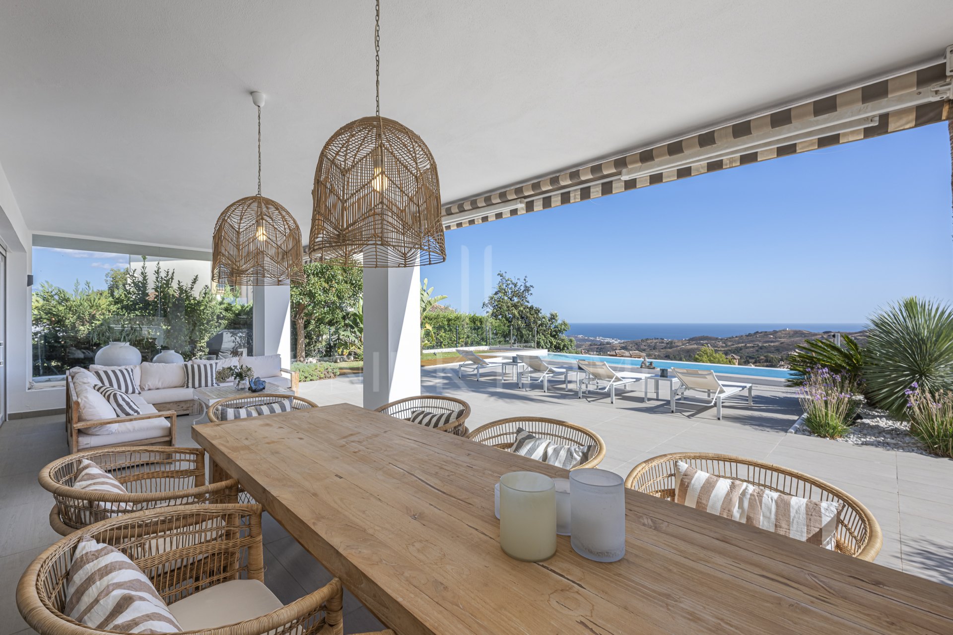 Spacious Villa with Heated Pool and Scenic Suroundings for Sale in La Mairena, Marbella East