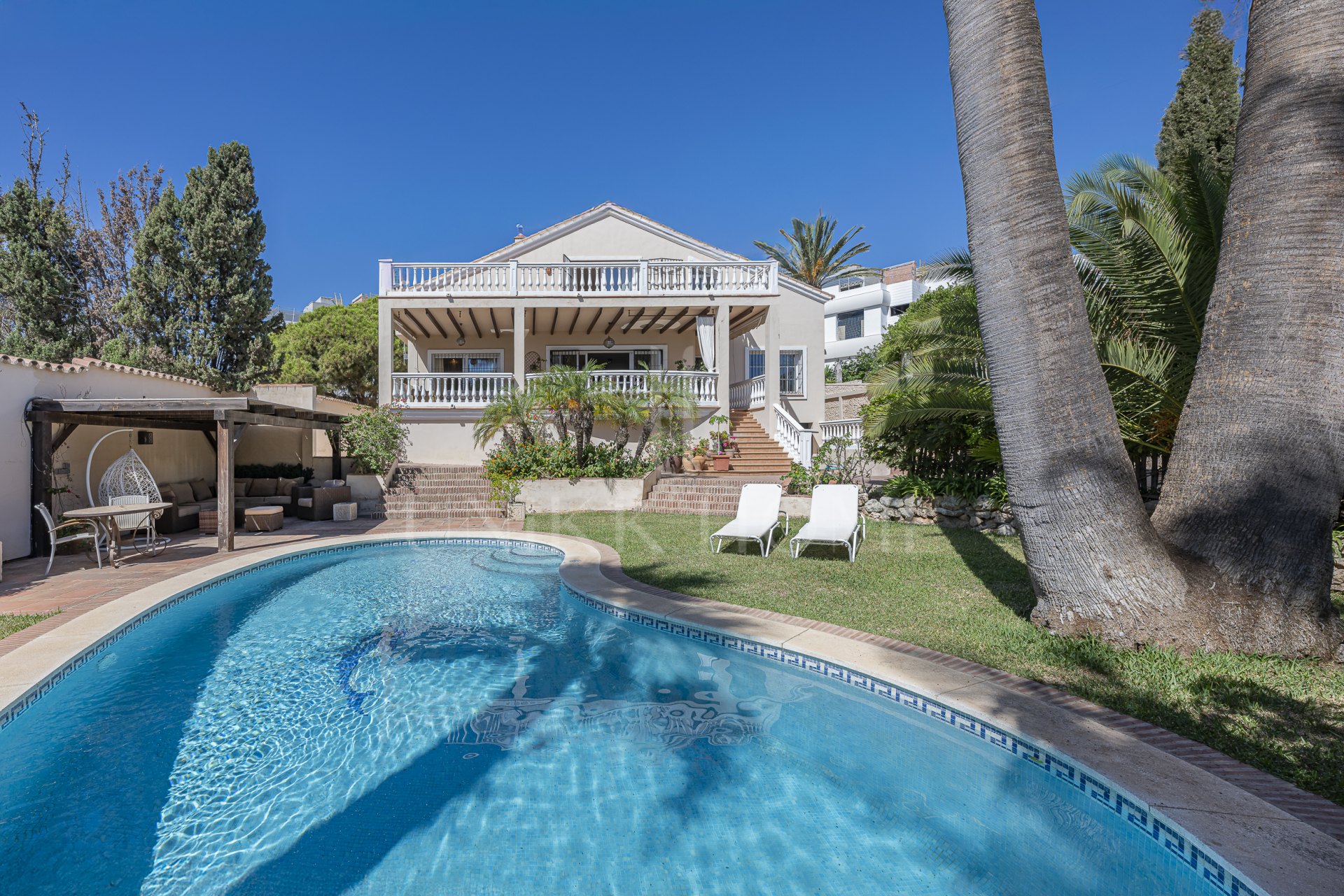 Beachside Villa with Excellent Access and Amenities for Sale in Costabella, Marbella East