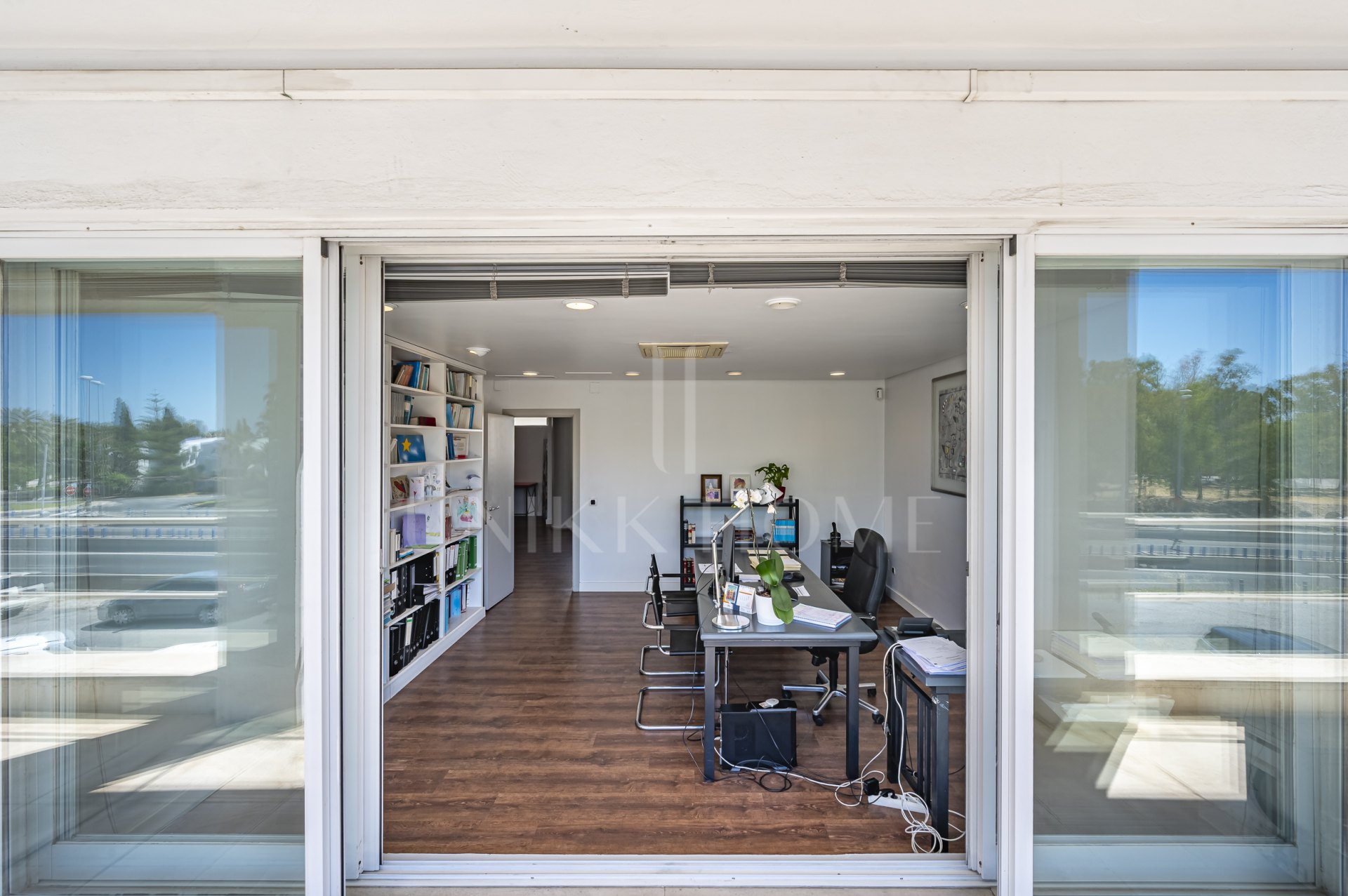 Se Vende Local Comercial de 414m² en Centro Comercial Guadalmina - Ideal para Co-Working