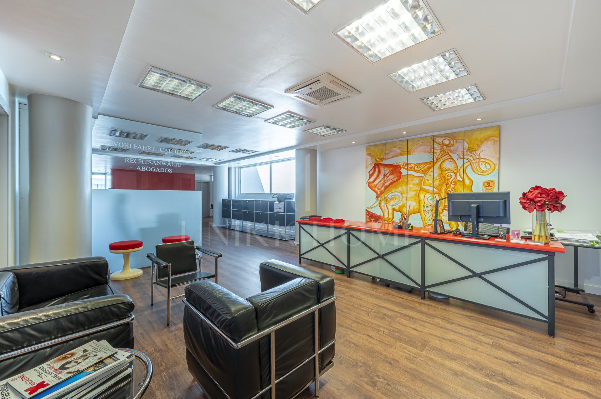 Se Vende Local Comercial de 414m² en Centro Comercial Guadalmina - Ideal para Co-Working