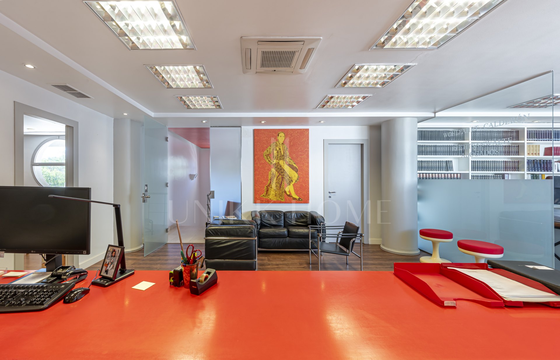 Se Vende Local Comercial de 414m² en Centro Comercial Guadalmina - Ideal para Co-Working