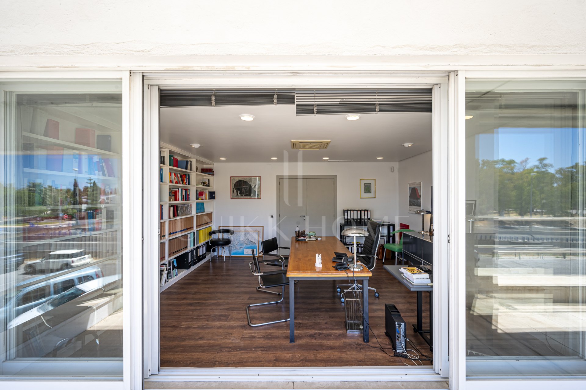 Se Vende Local Comercial de 414m² en Centro Comercial Guadalmina - Ideal para Co-Working