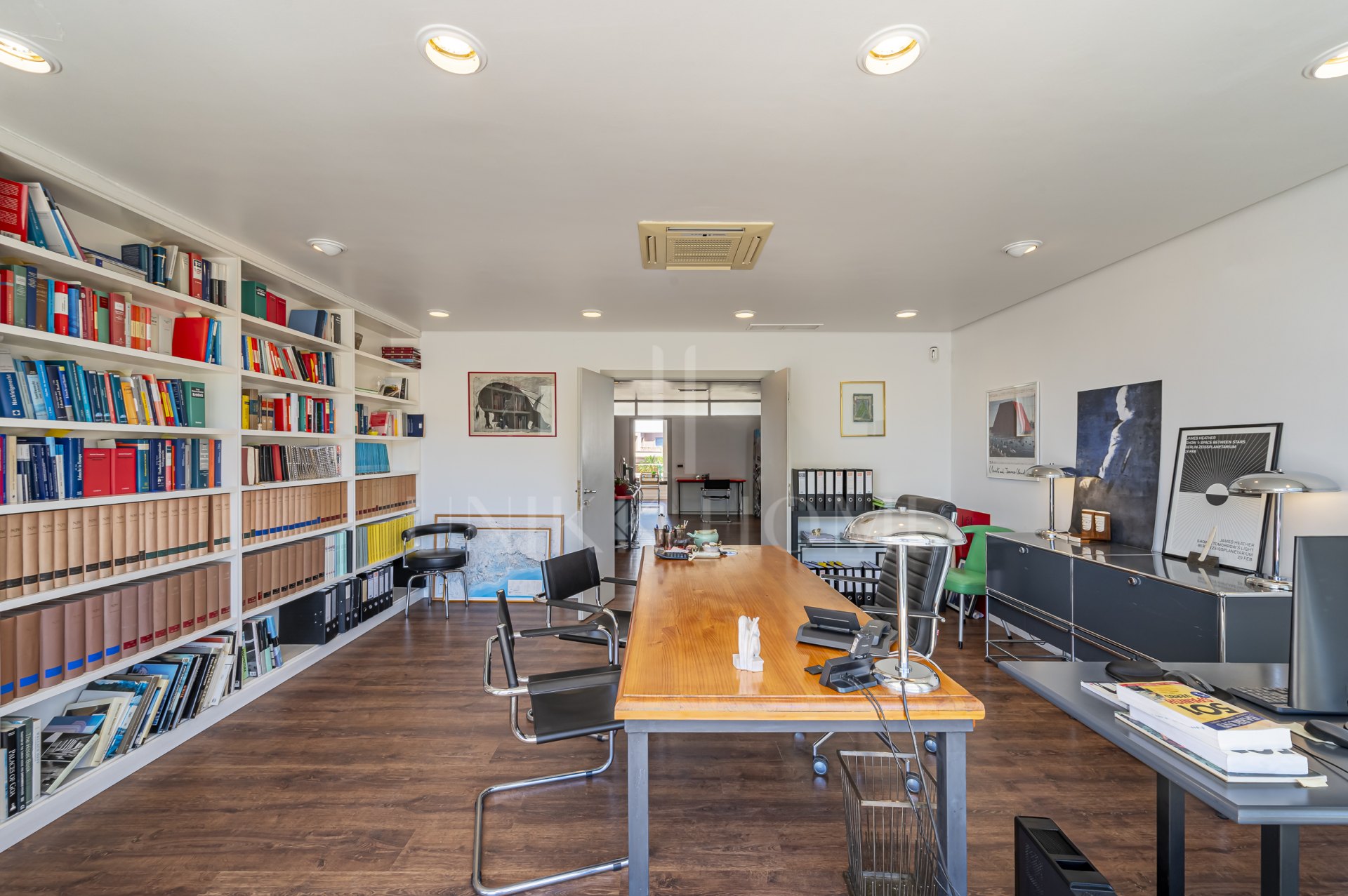 Se Vende Local Comercial de 414m² en Centro Comercial Guadalmina - Ideal para Co-Working