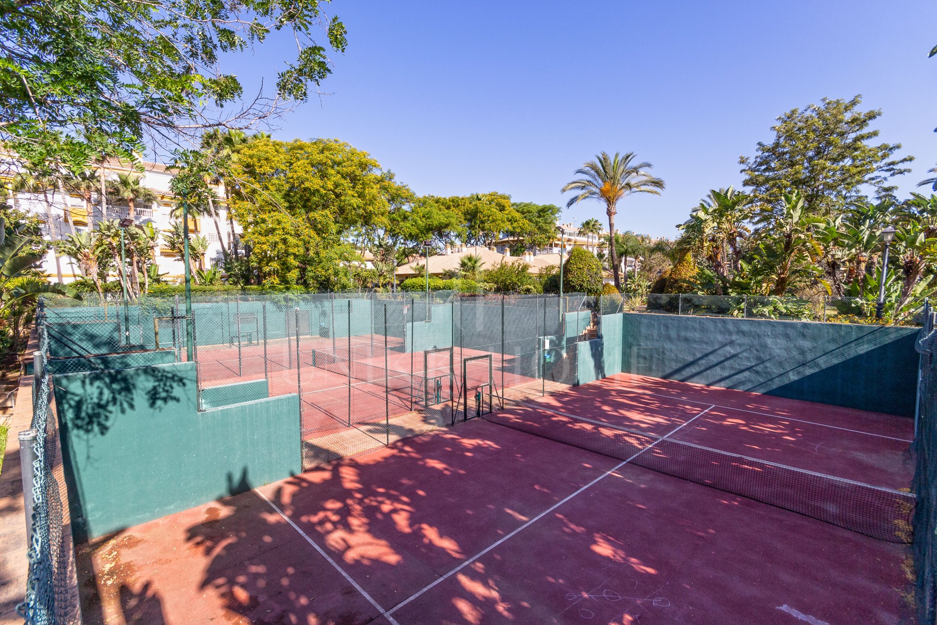 Venta y Alquiler apartamento planta baja con Jardín privado, Dama de Noche