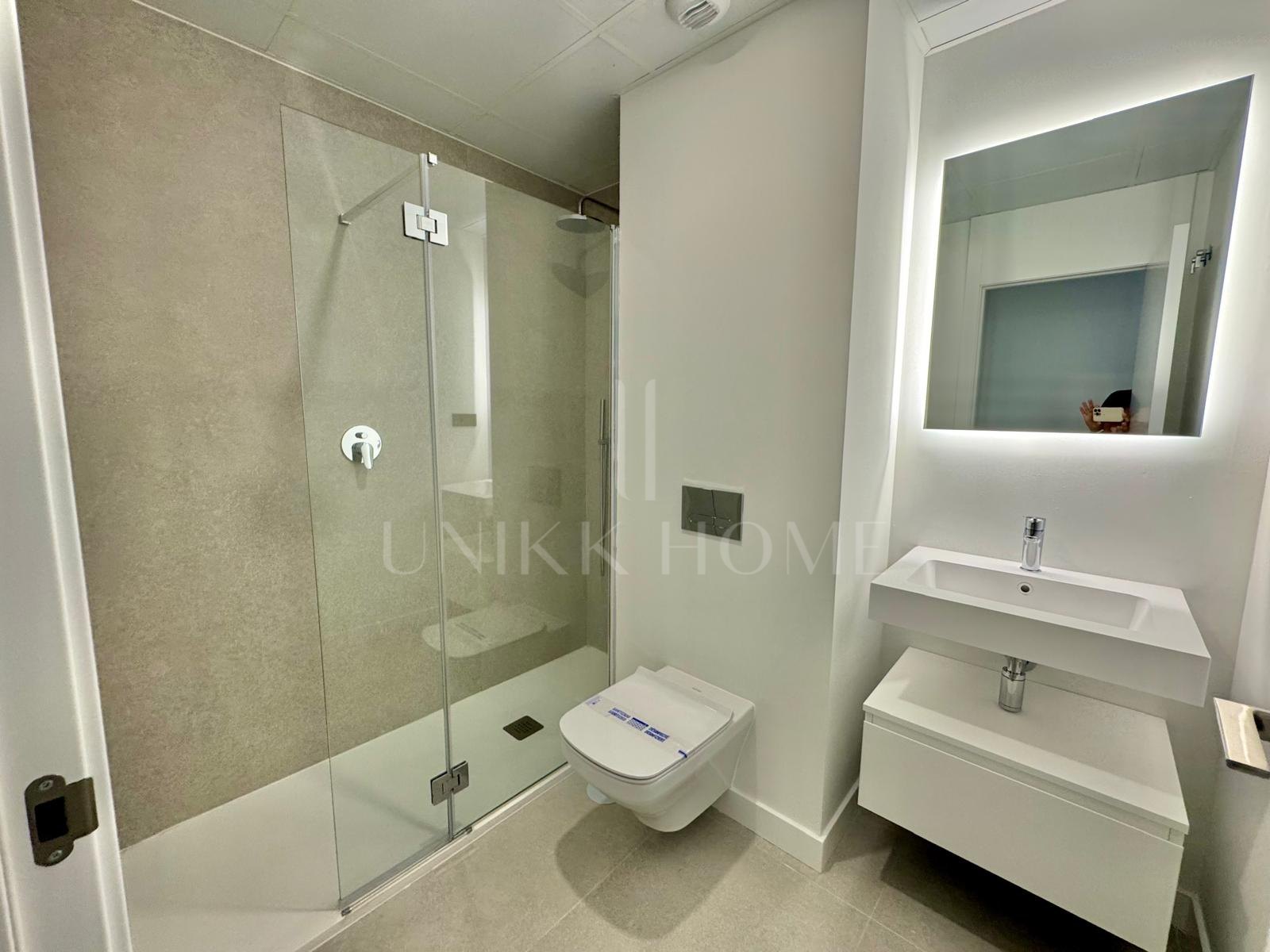 Apartamento de lujo de nueva construcción con vistas panorámicas al mar en Altos de Los Monteros – Marbella Este