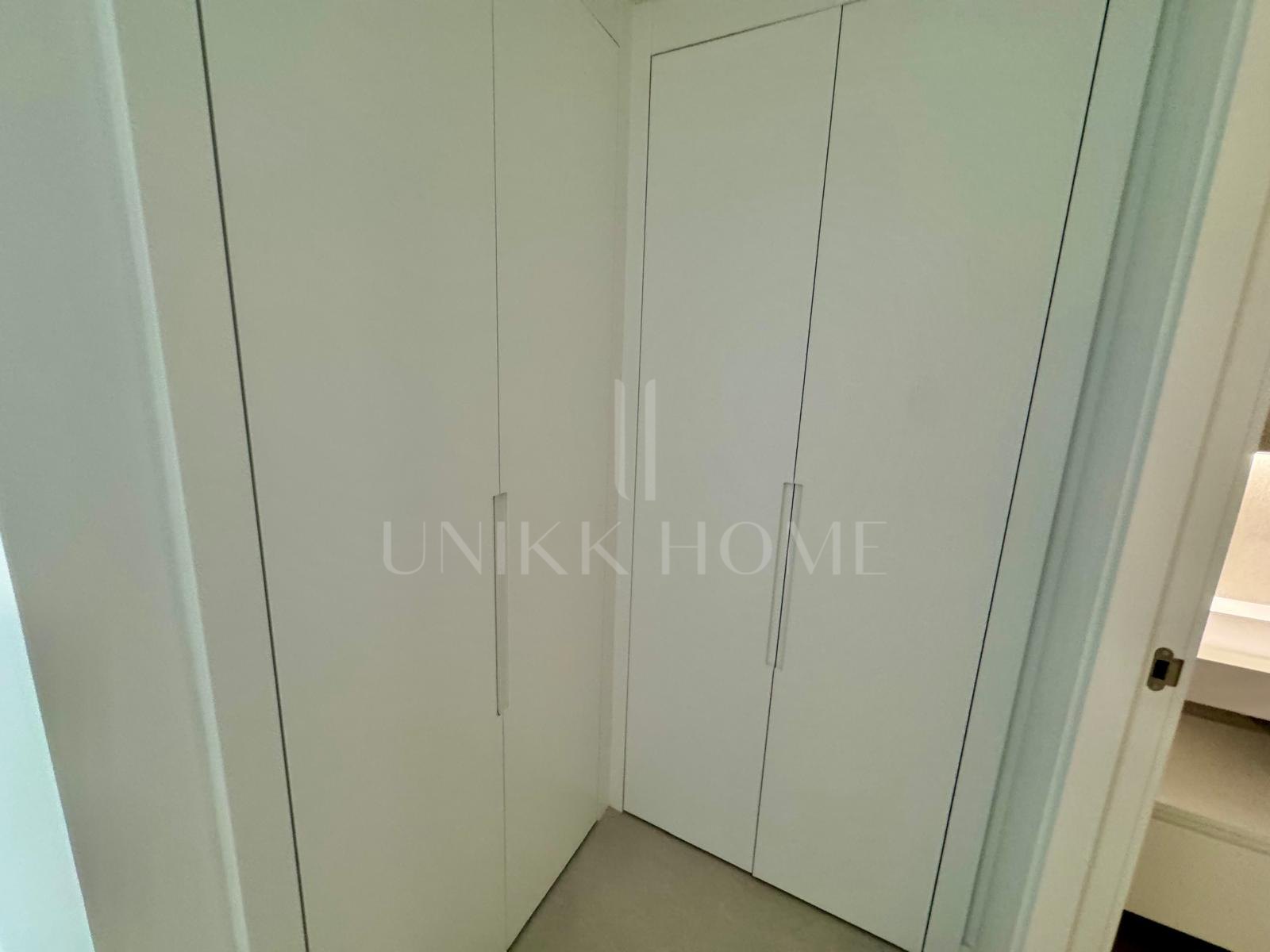 Apartamento de lujo de nueva construcción con vistas panorámicas al mar en Altos de Los Monteros – Marbella Este