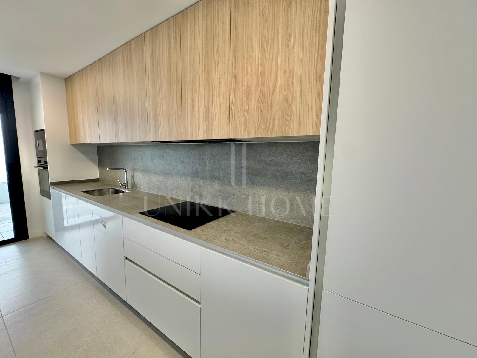 Apartamento de lujo de nueva construcción con vistas panorámicas al mar en Altos de Los Monteros – Marbella Este