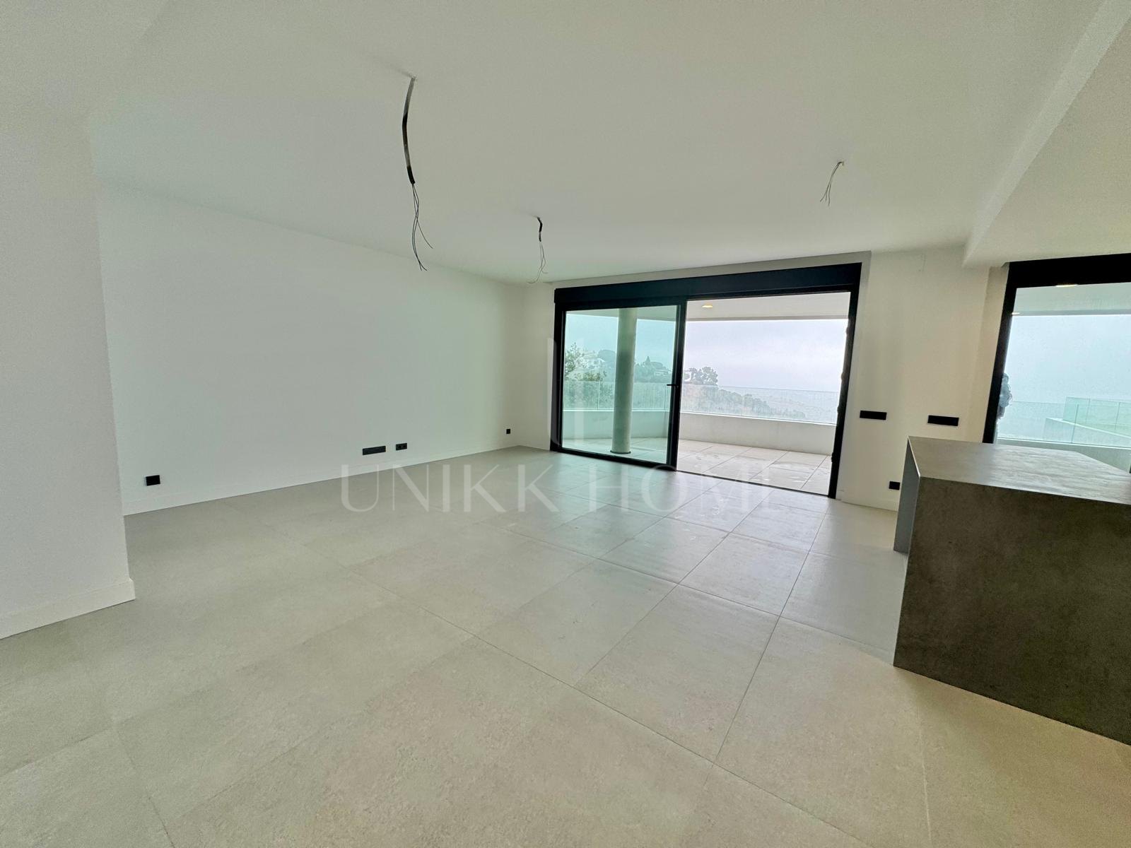 Apartamento de lujo de nueva construcción con vistas panorámicas al mar en Altos de Los Monteros – Marbella Este