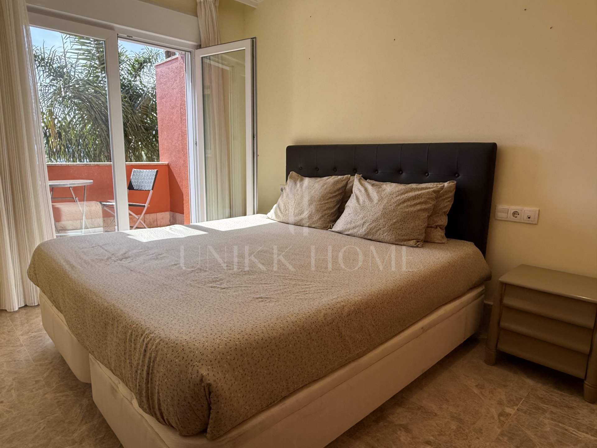 Townhouse with private garden in Santa Clara Golf