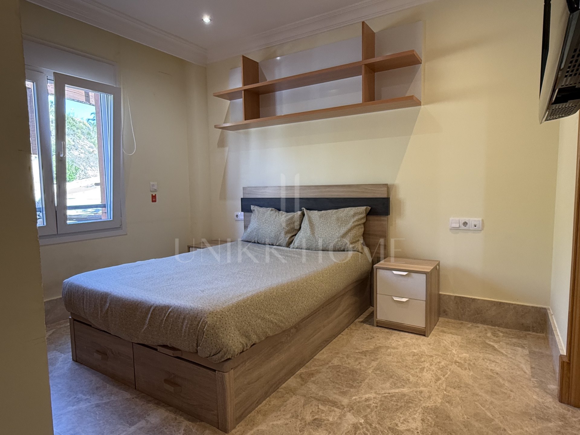 Townhouse with private garden in Santa Clara Golf