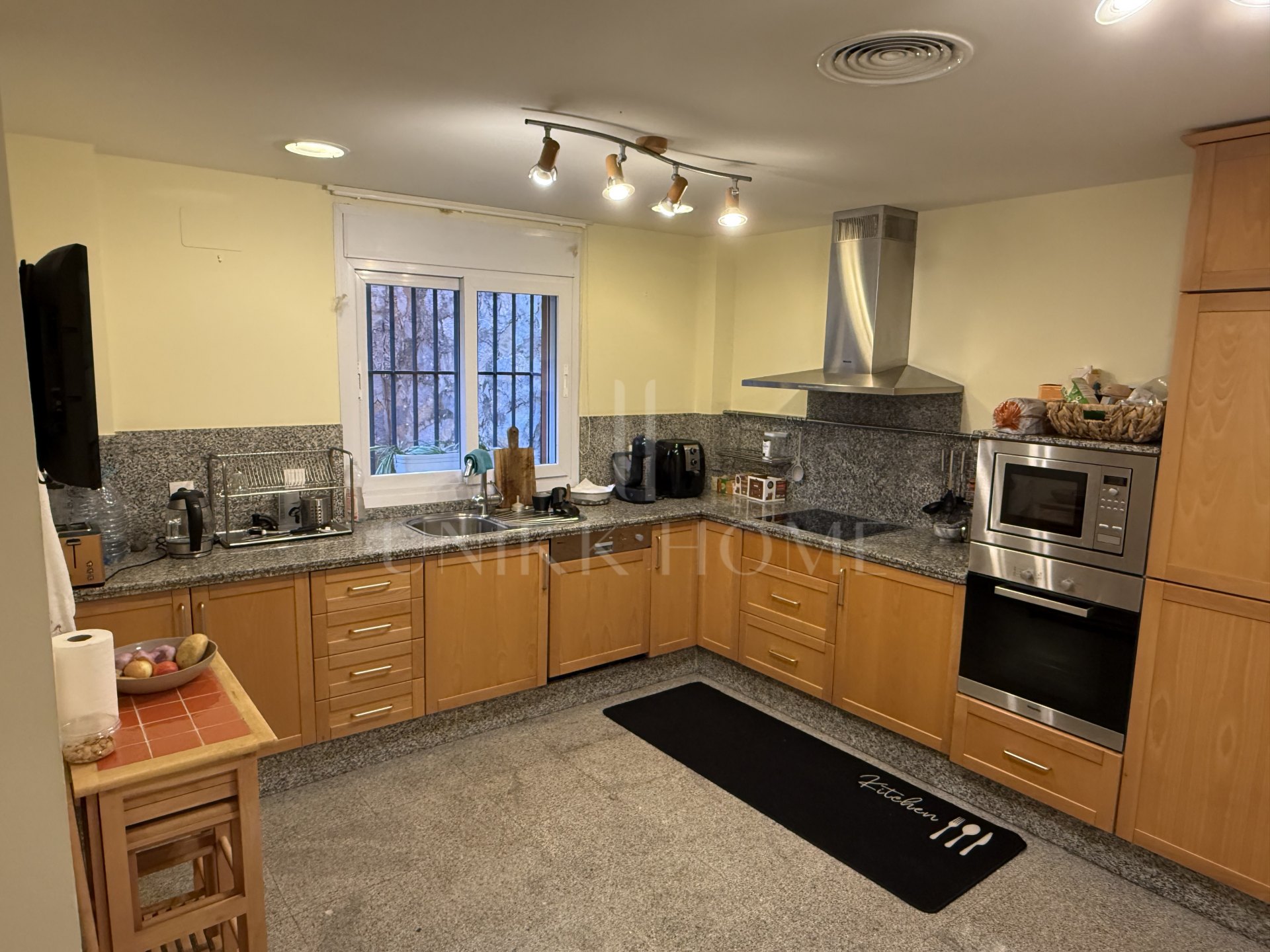 Townhouse with private garden in Santa Clara Golf