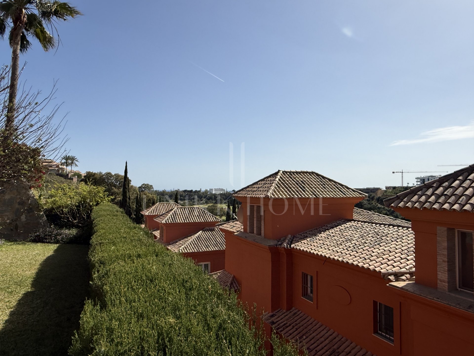 Townhouse with private garden in Santa Clara Golf