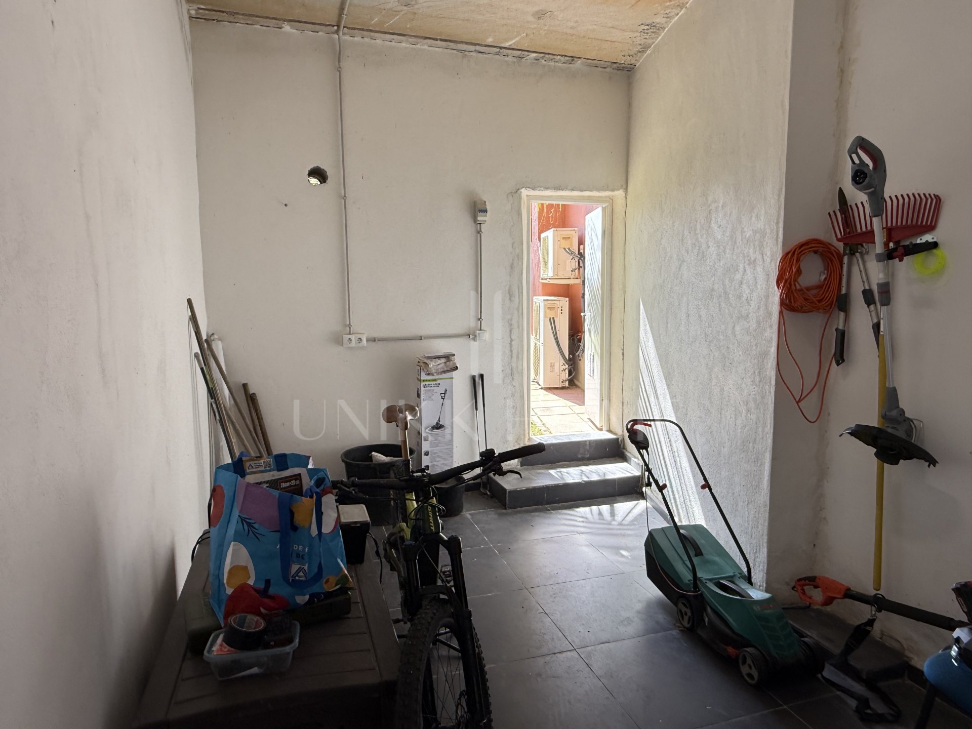 Townhouse with private garden in Santa Clara Golf