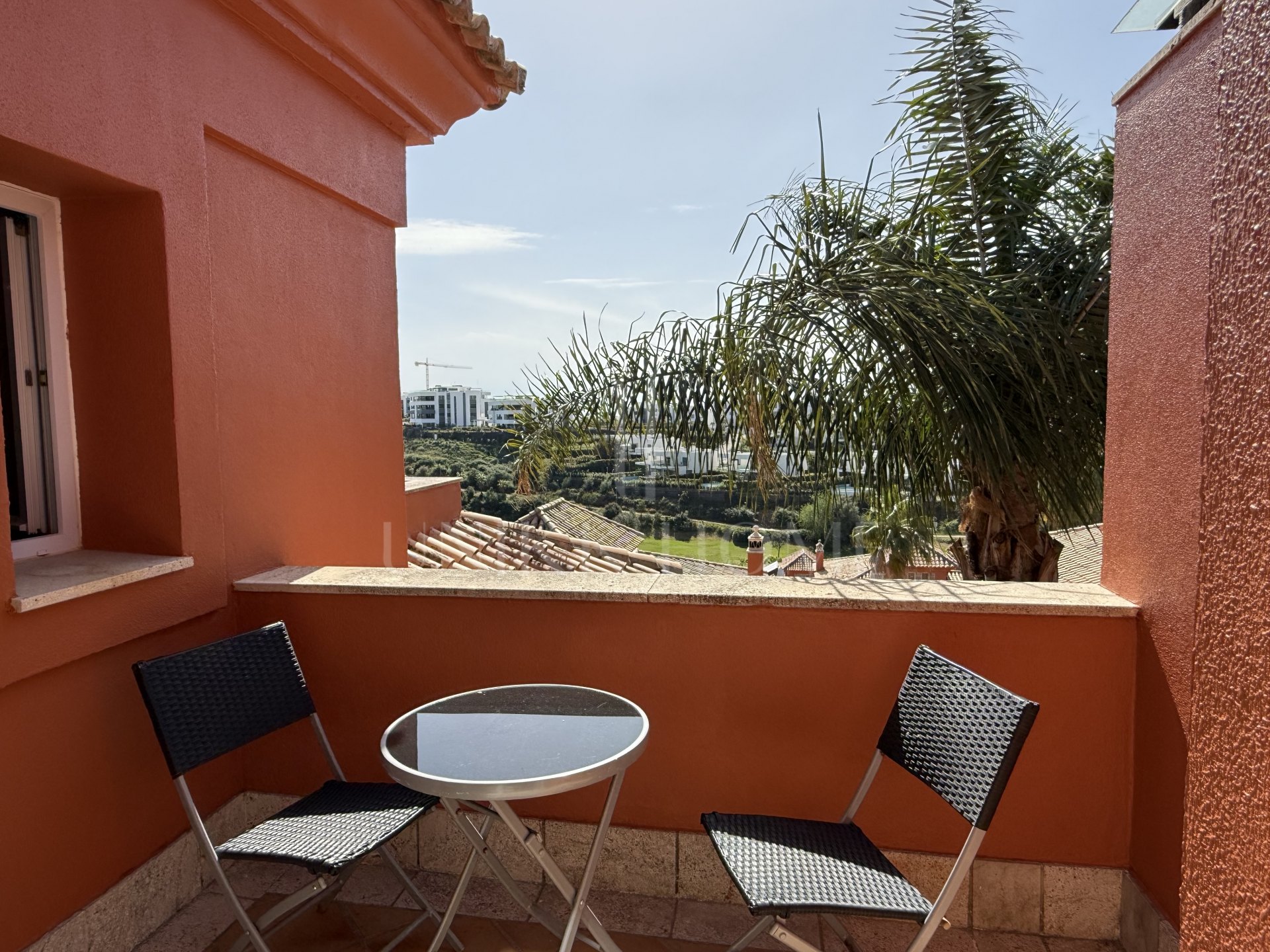 Townhouse with private garden in Santa Clara Golf