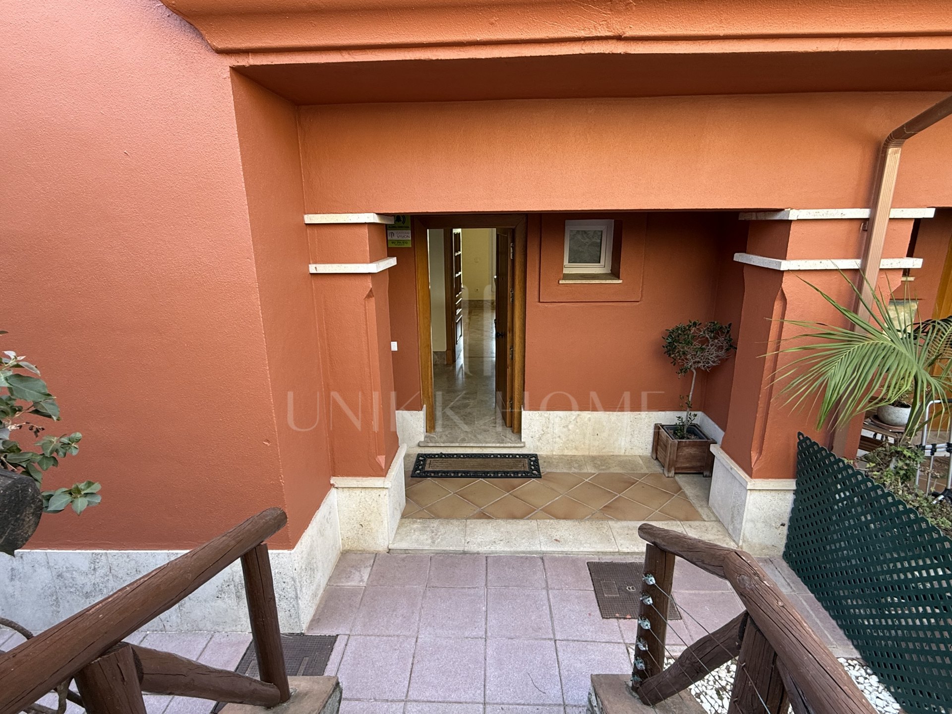 Townhouse with private garden in Santa Clara Golf
