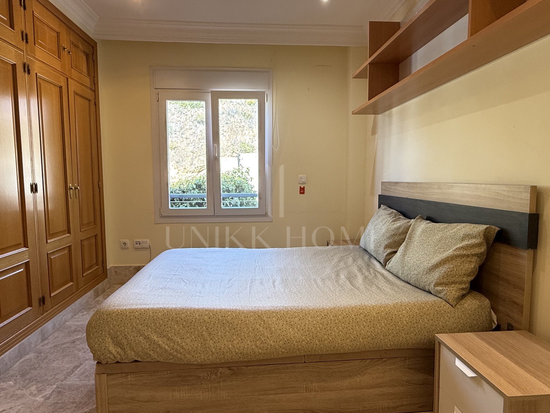 Townhouse with private garden in Santa Clara Golf