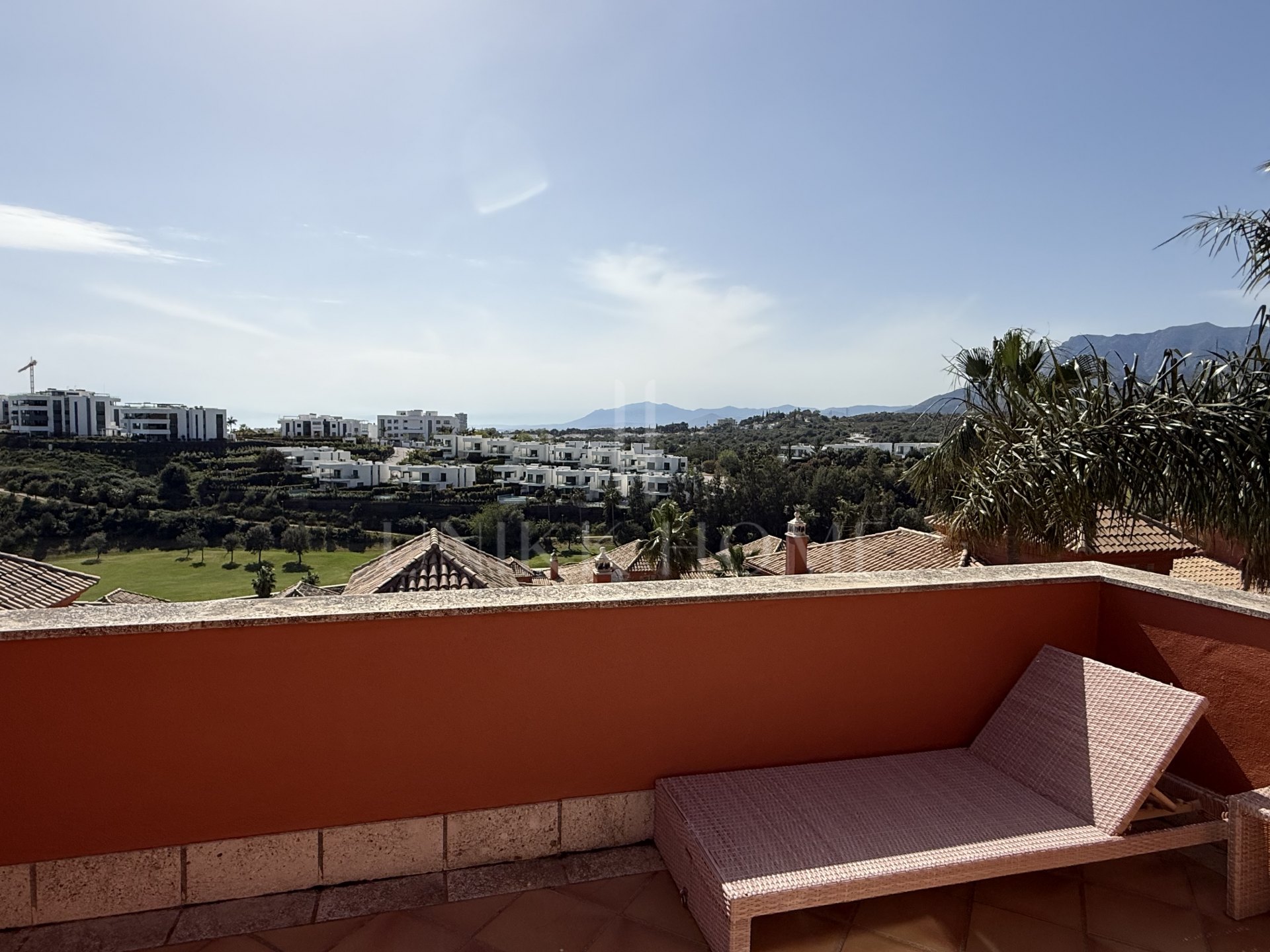 Townhouse with private garden in Santa Clara Golf