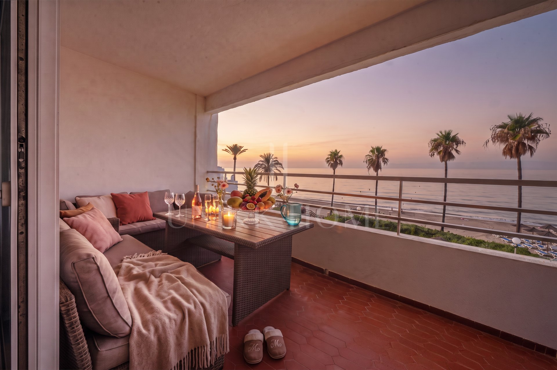 Apartamento estudio en primera línea de playa en Sitio de Calahonda