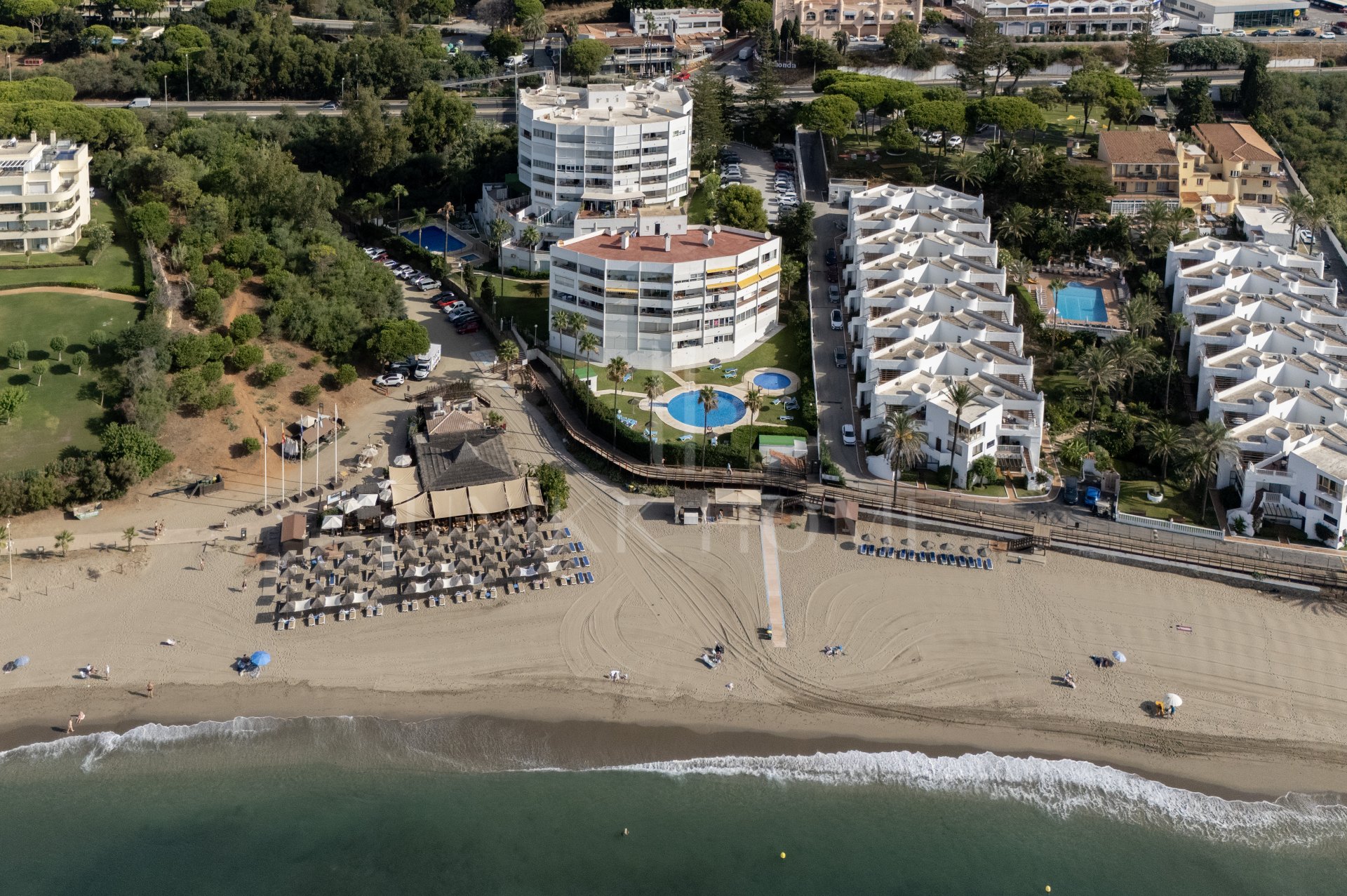 Apartamento estudio en primera línea de playa en Sitio de Calahonda