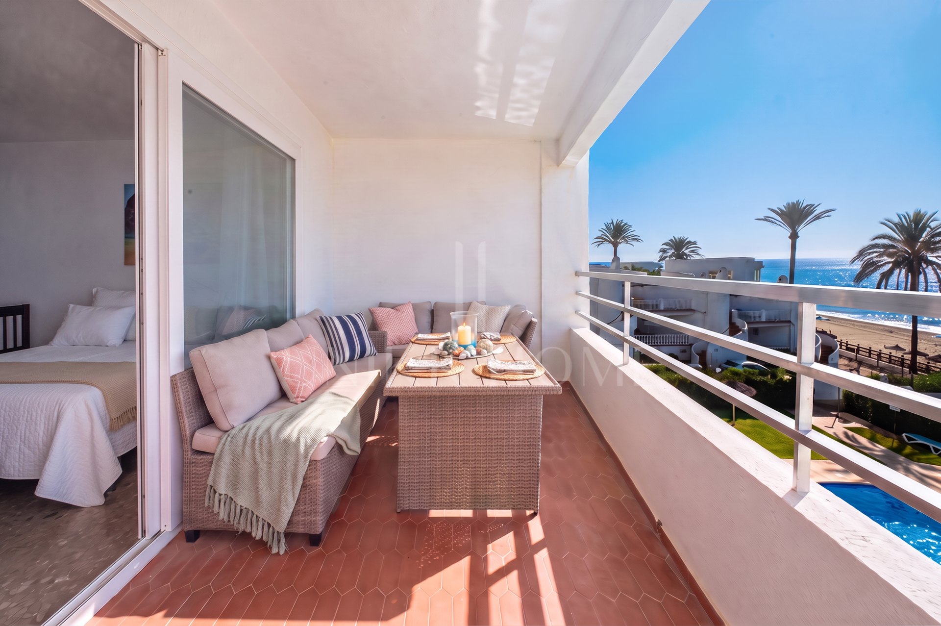 Apartamento estudio en primera línea de playa en Sitio de Calahonda