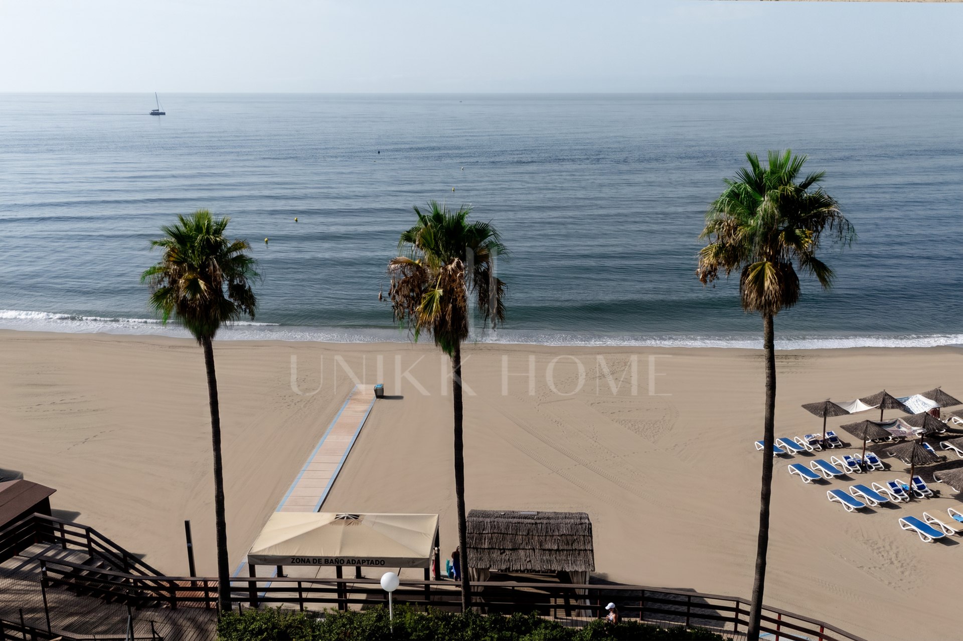 Apartamento estudio en primera línea de playa en Sitio de Calahonda