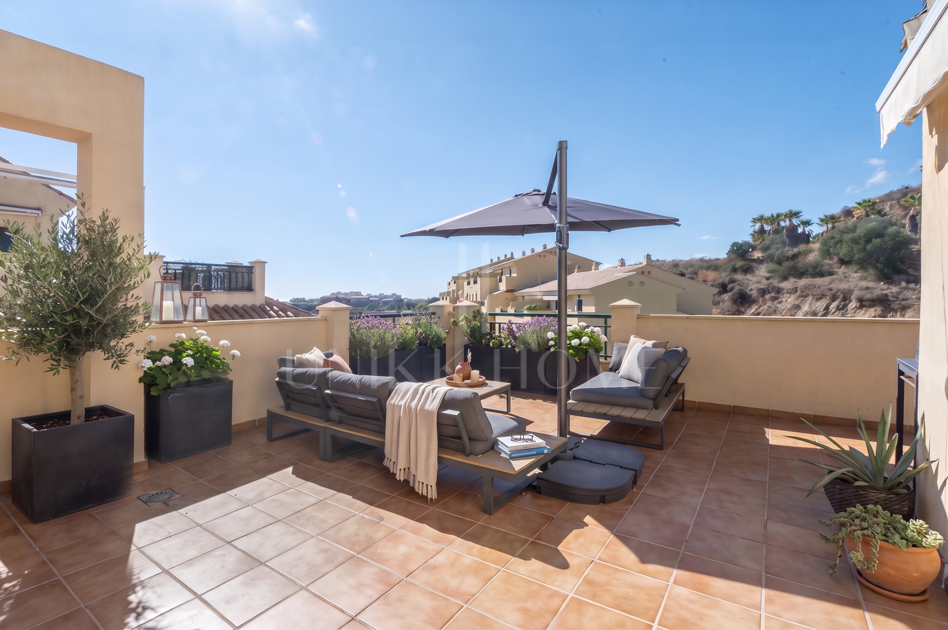 A furnished southwest-facing duplex penthouse in Torrequebrada with panoramic sea and golf views, expansive terraces and two garage parking spaces.