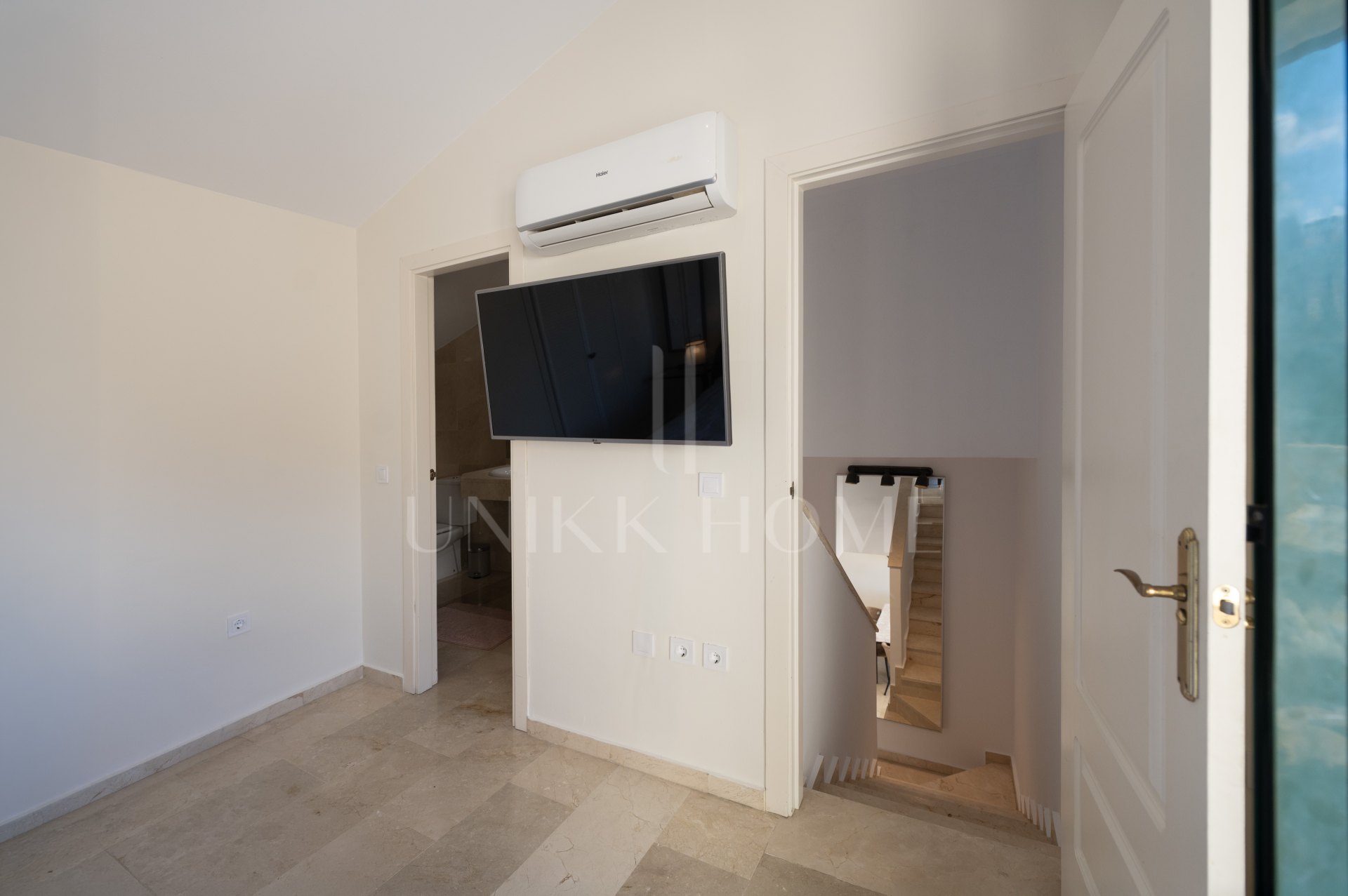 A furnished southwest-facing duplex penthouse in Torrequebrada with panoramic sea and golf views, expansive terraces and two garage parking spaces.