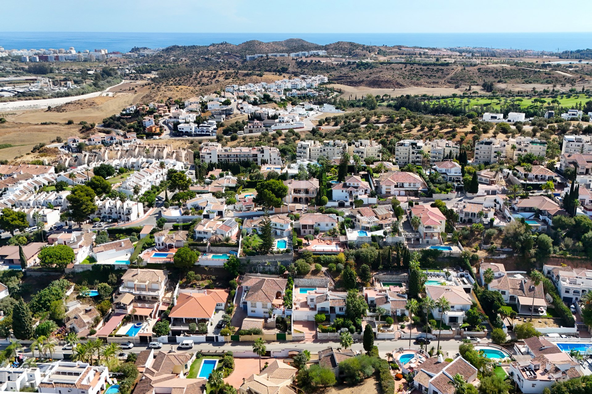 **Hermoso Chalet de Una Planta con Piscina Privada – Fuengirola / Cerros del Águila**