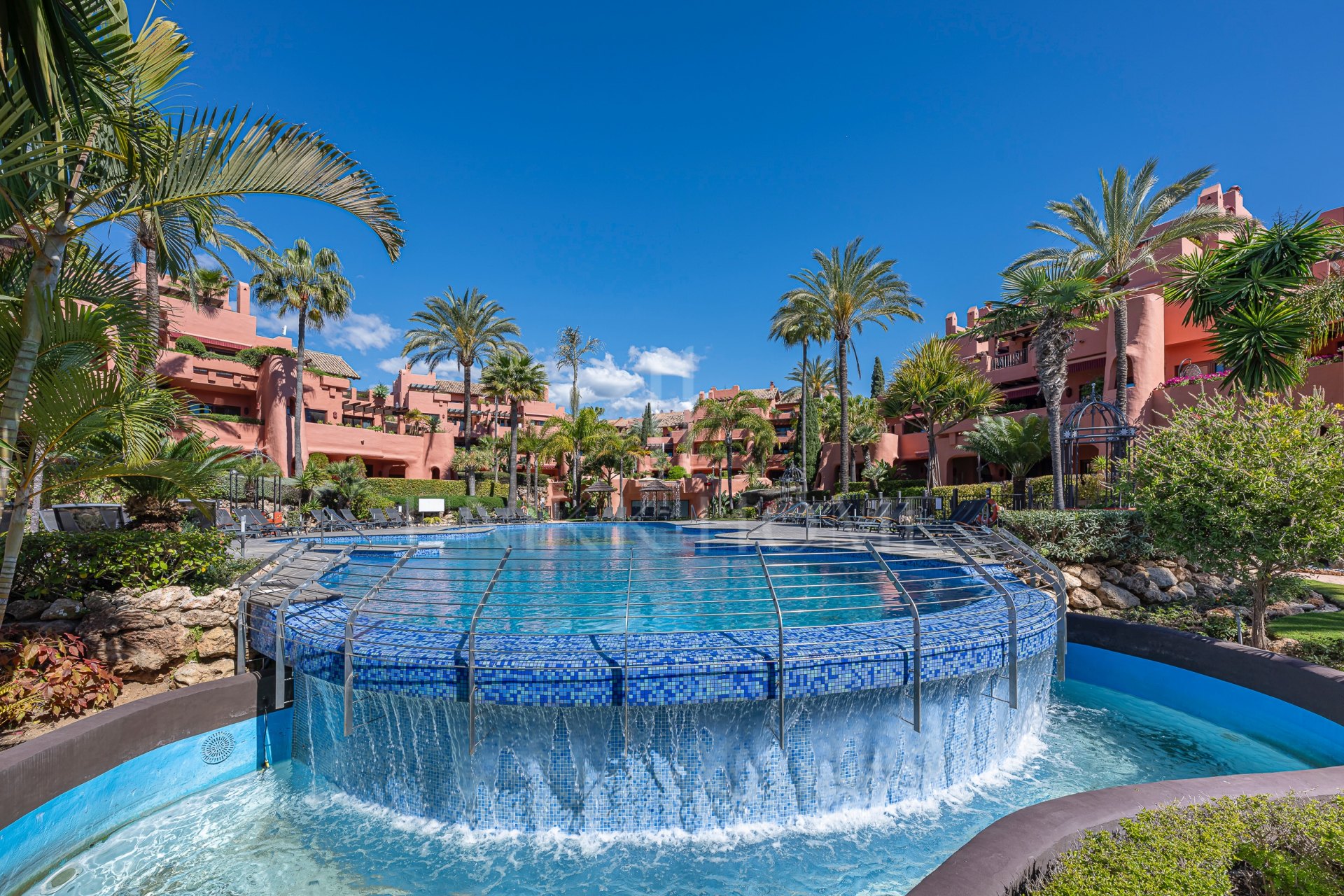 Exclusivo ático dúplex en primera línea de la Nueva Milla de Oro