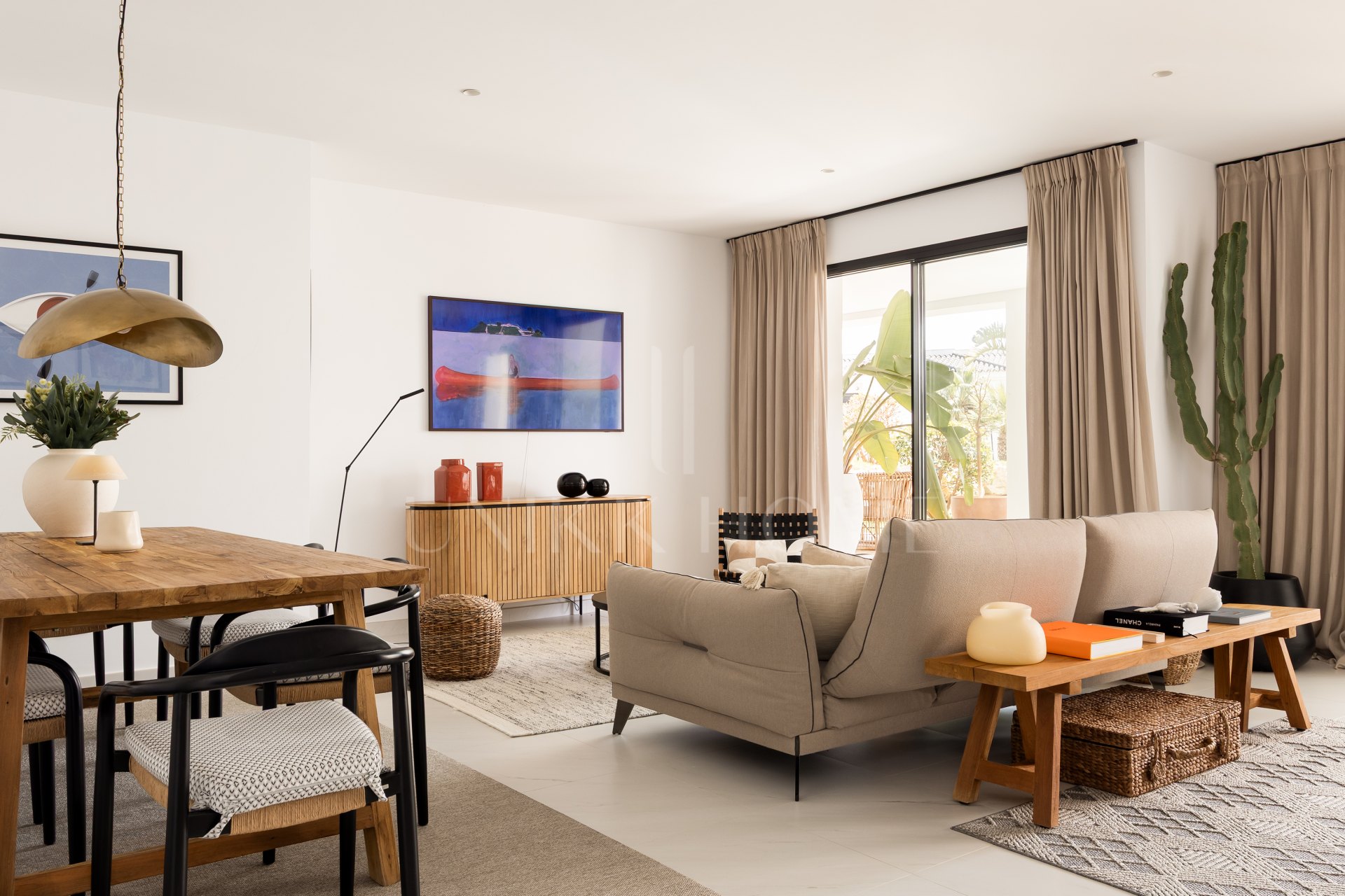 Elegante Apartamento de Diseño en Venta en Mirador de Estepona Hills con Licencia de Alquiler
