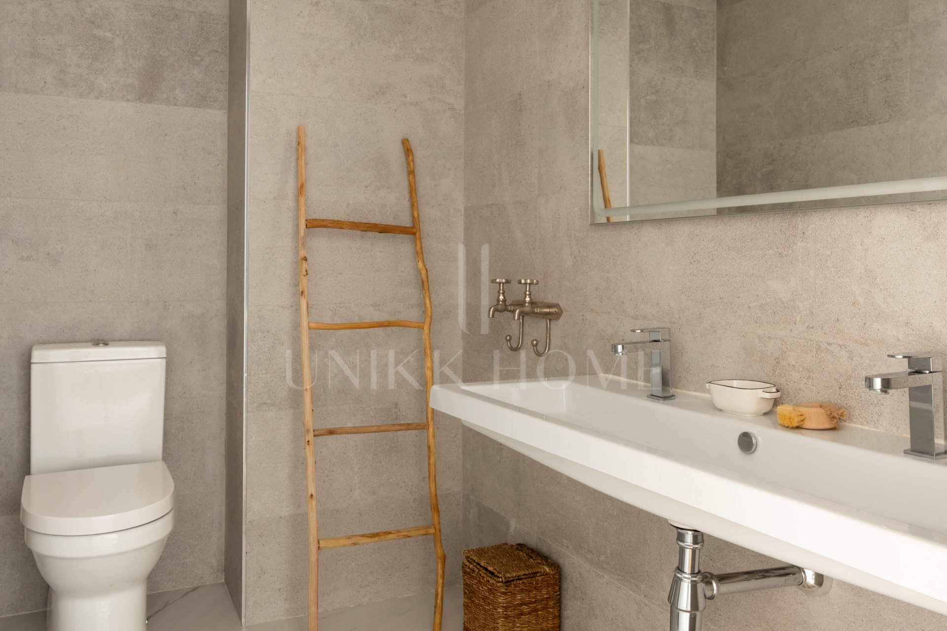 Elegante Apartamento de Diseño en Venta en Mirador de Estepona Hills con Licencia de Alquiler