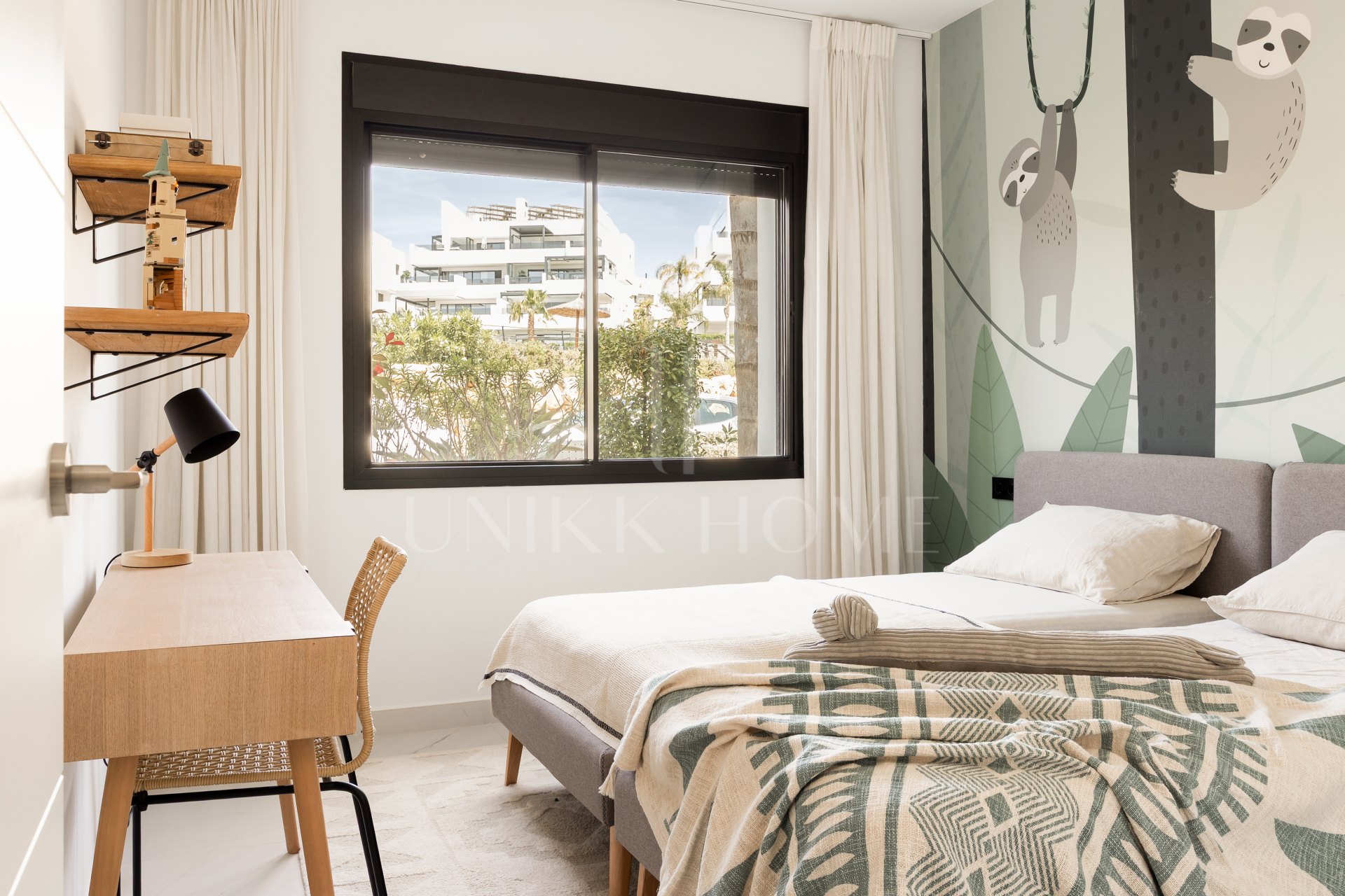 Elegante Apartamento de Diseño en Venta en Mirador de Estepona Hills con Licencia de Alquiler