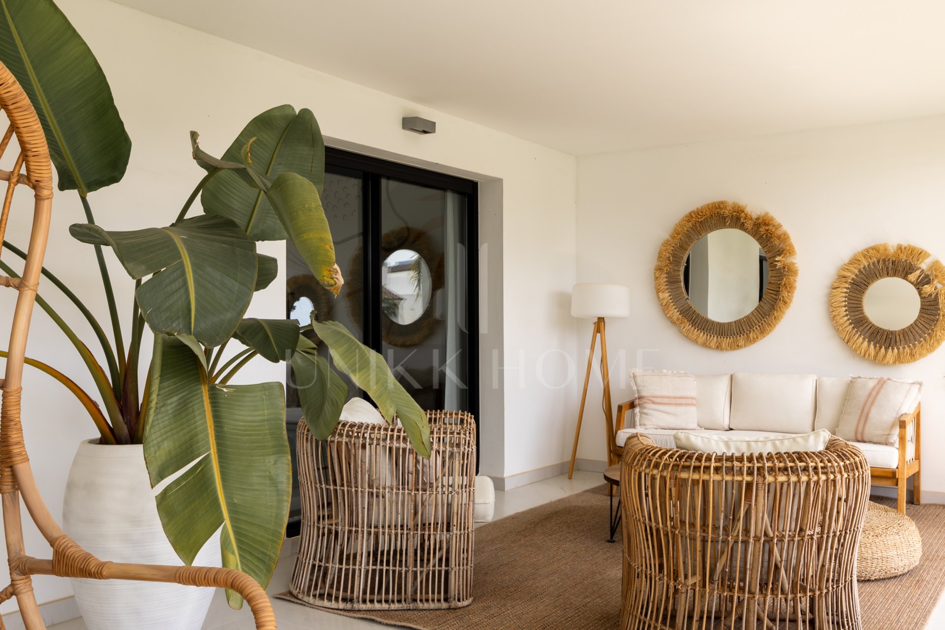 Elegante Apartamento de Diseño en Venta en Mirador de Estepona Hills con Licencia de Alquiler