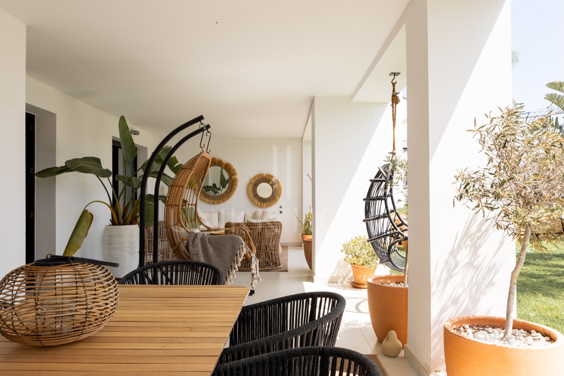 Elegante Apartamento de Diseño en Venta en Mirador de Estepona Hills con Licencia de Alquiler