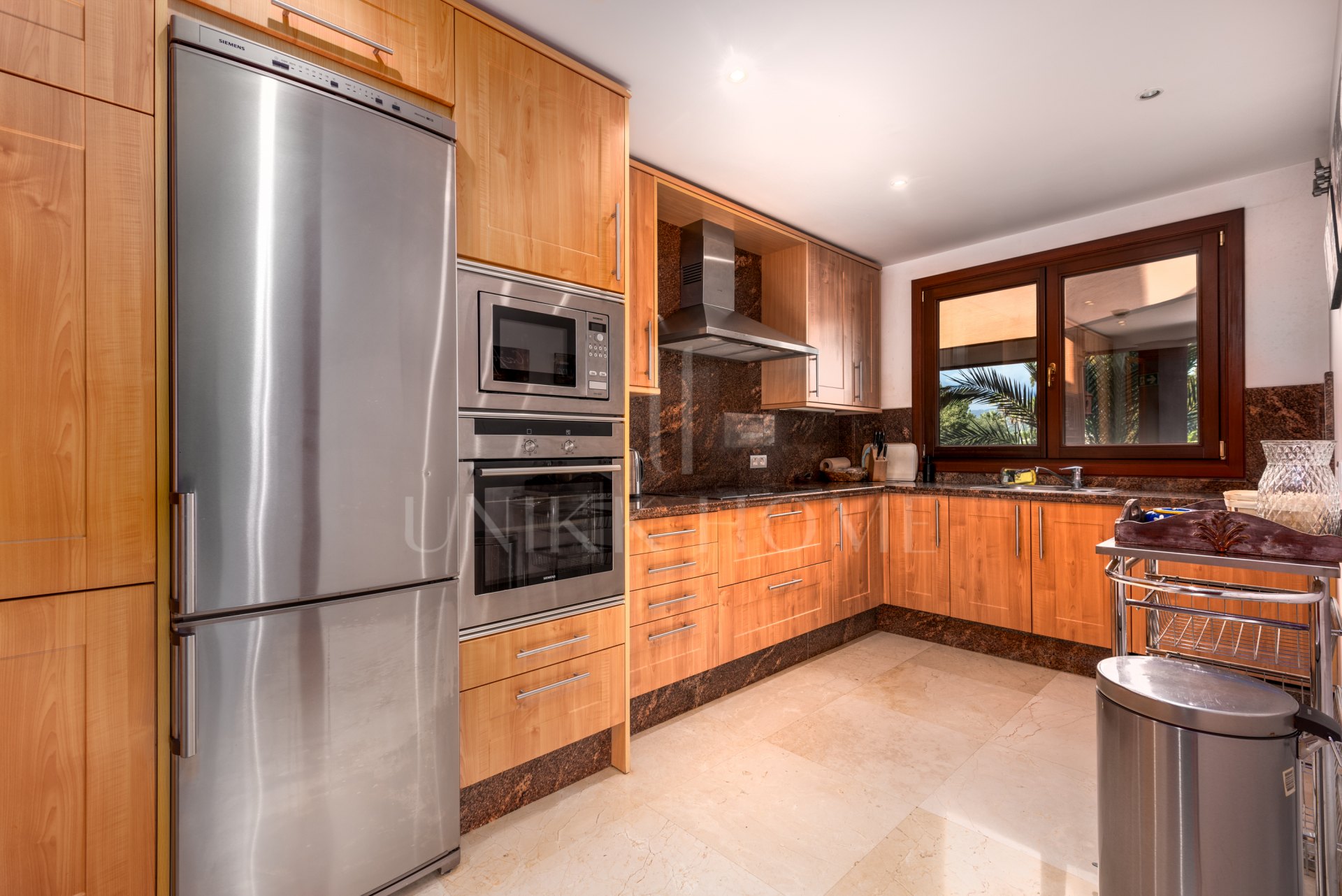 BEACHFRONT 3 BEDROOM APARTMENT WITH SEA VIEWS AND TOURISTIC LICENCE IN PLACE!