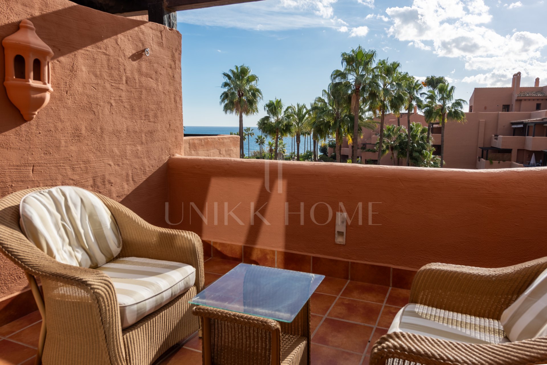 BEACHFRONT 3 BEDROOM APARTMENT WITH SEA VIEWS AND TOURISTIC LICENCE IN PLACE!