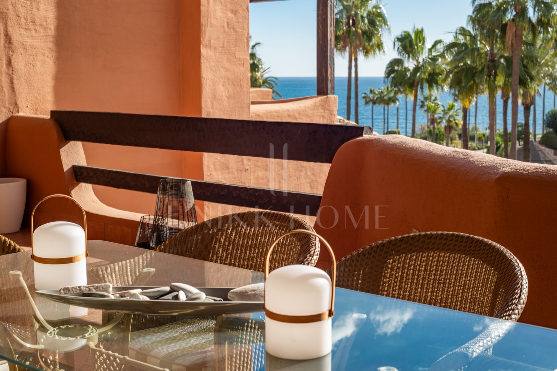 BEACHFRONT 3 BEDROOM APARTMENT WITH SEA VIEWS AND TOURISTIC LICENCE IN PLACE!