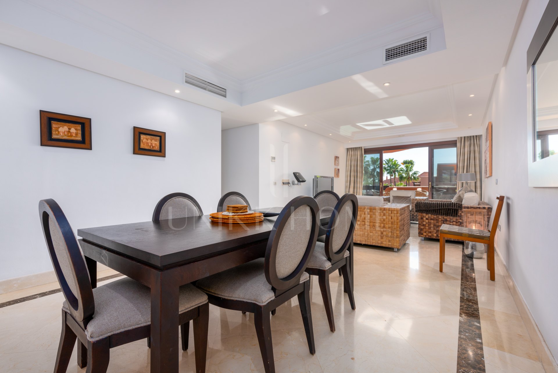 BEACHFRONT 3 BEDROOM APARTMENT WITH SEA VIEWS AND TOURISTIC LICENCE IN PLACE!