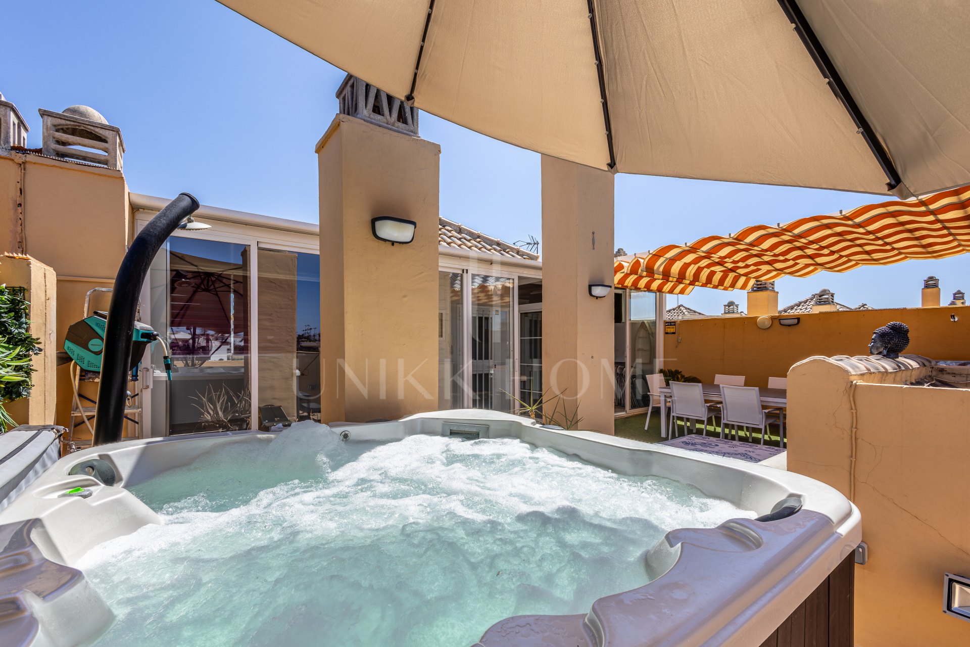 ÁTICO DÚPLEX REFORMADO CON GRAN TERRAZA