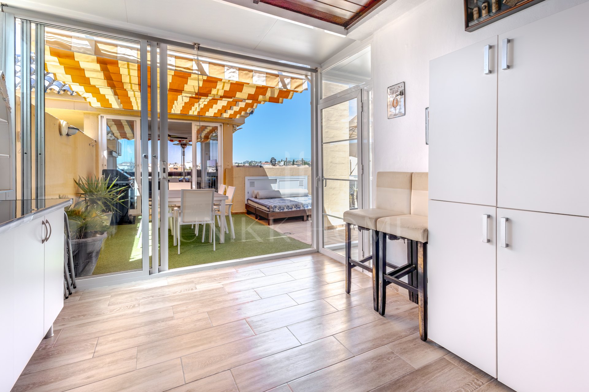 ÁTICO DÚPLEX REFORMADO CON GRAN TERRAZA