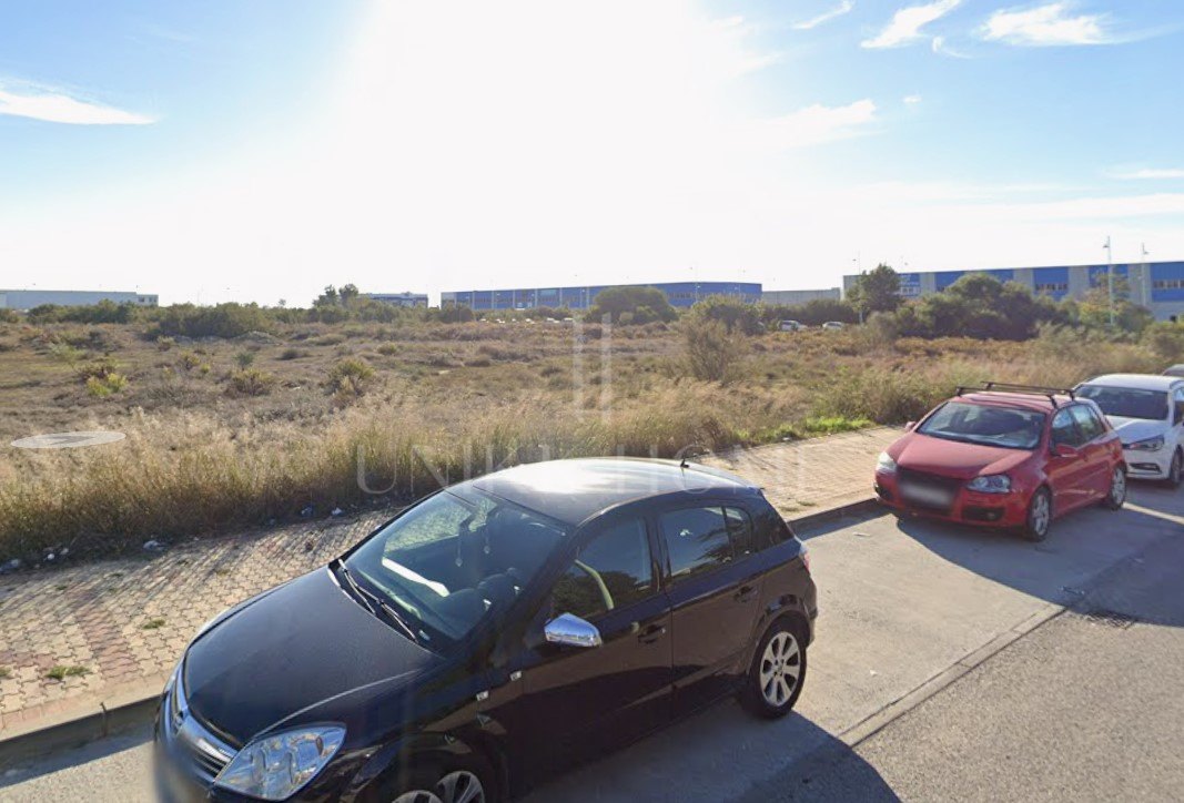 Two adjoining plots in the Las Salinas industrial estate in San José. Excellent logistical location.