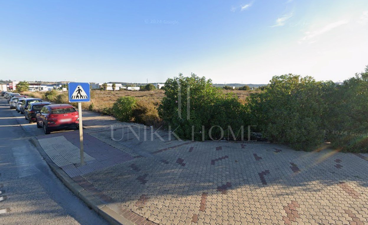 Two adjoining plots in the Las Salinas industrial estate in San José. Excellent logistical location.