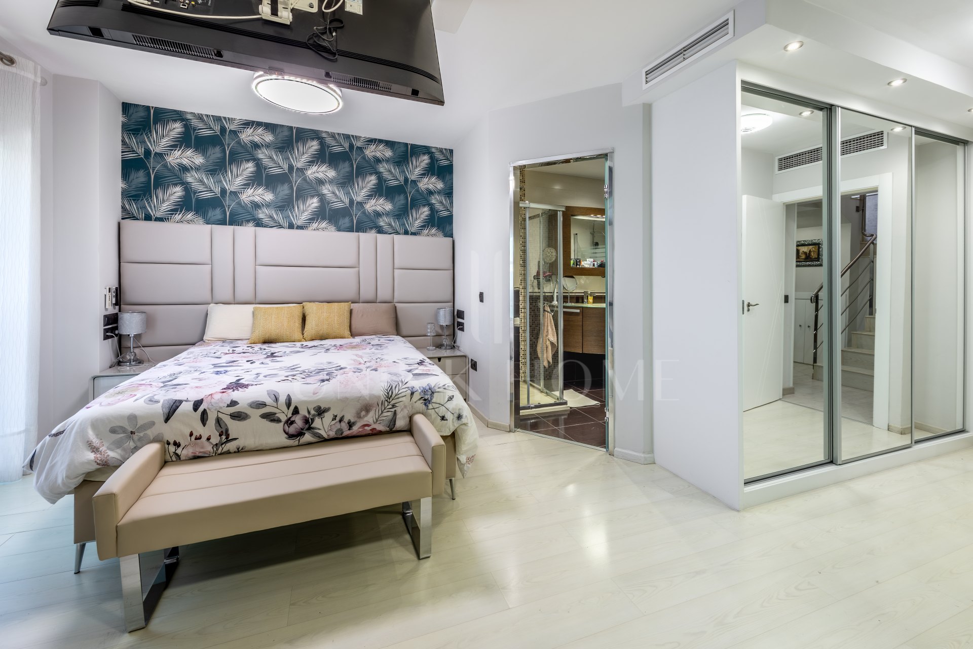 DUPLEX PENTHOUSE WITH LARGE TERRACE