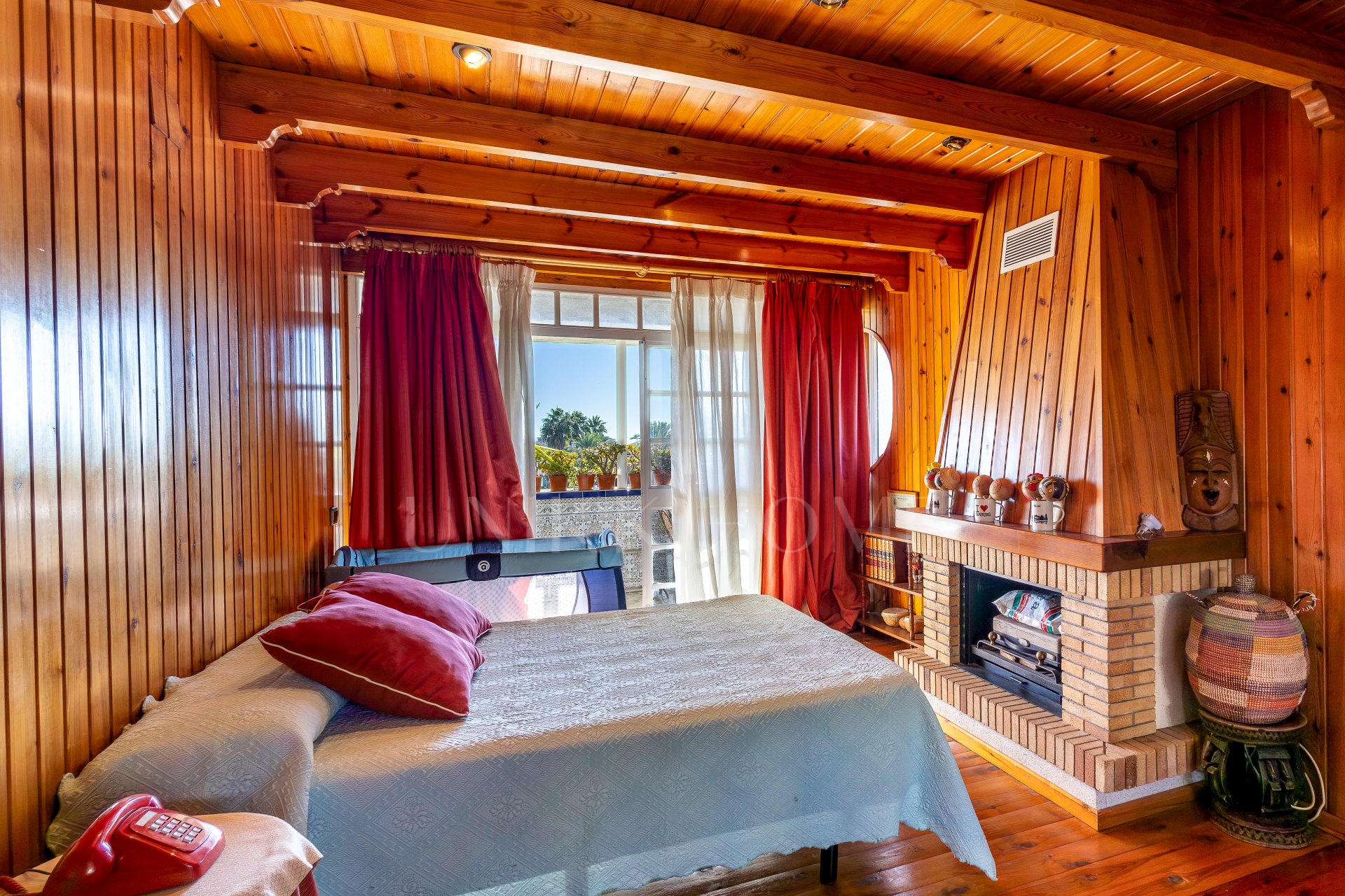 Spacious triplex with 5 bedrooms