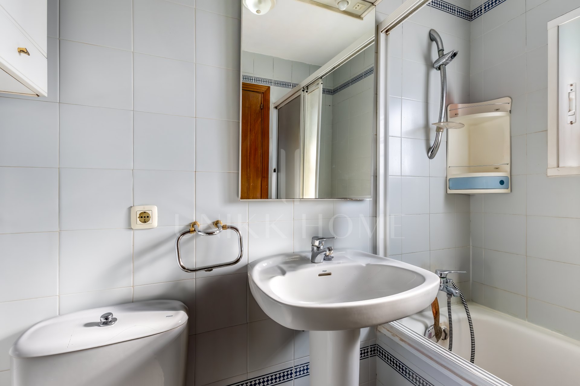 Spacious triplex with 5 bedrooms