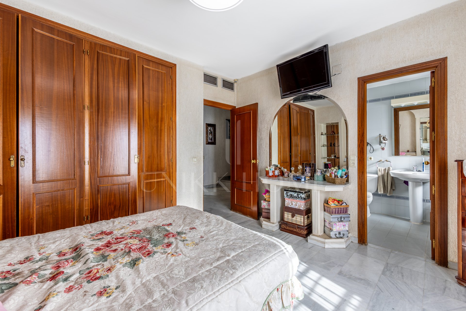 Amplia vivienda unifamiliar de 5 dormitorios