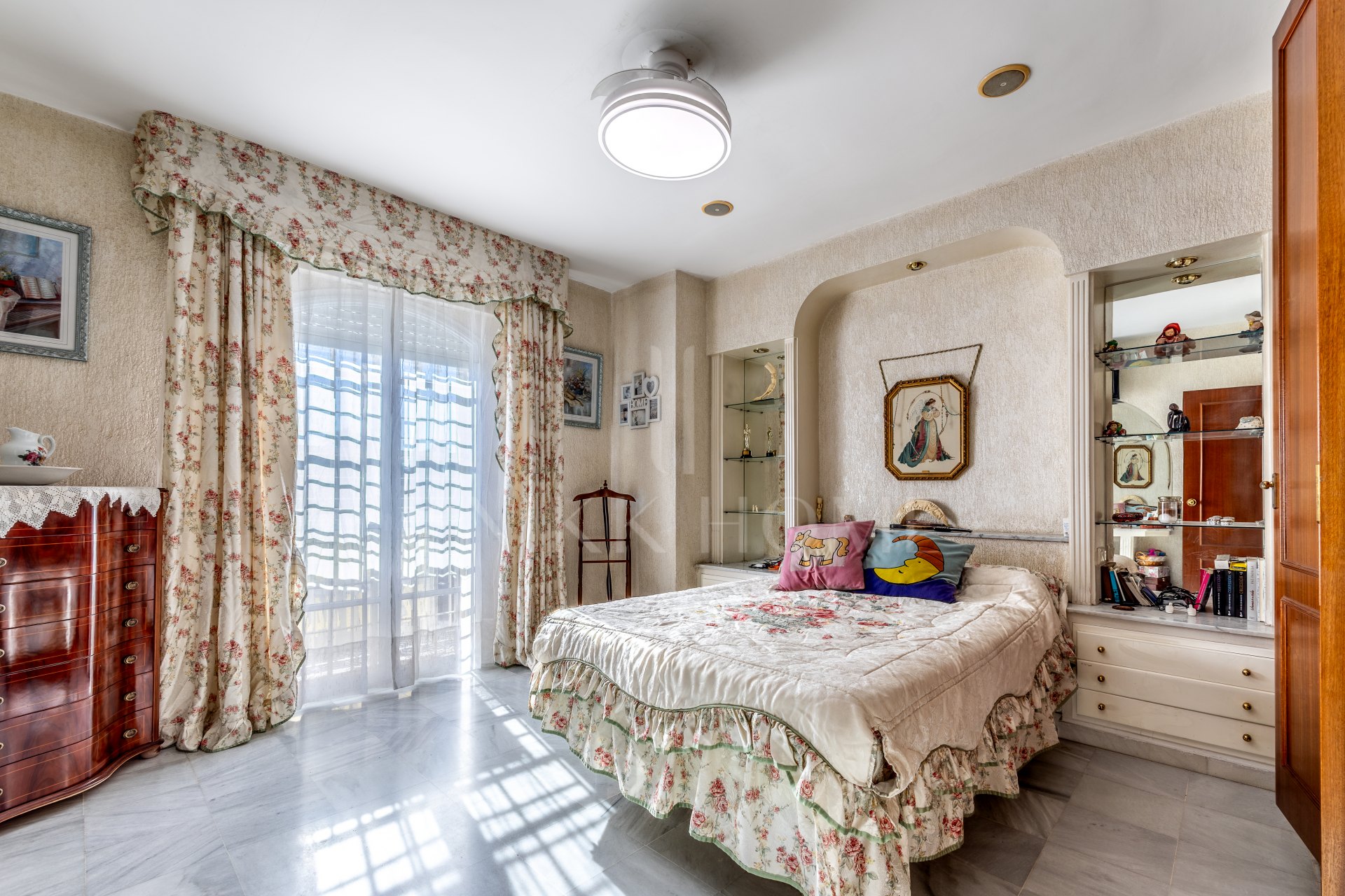 Amplia vivienda unifamiliar de 5 dormitorios