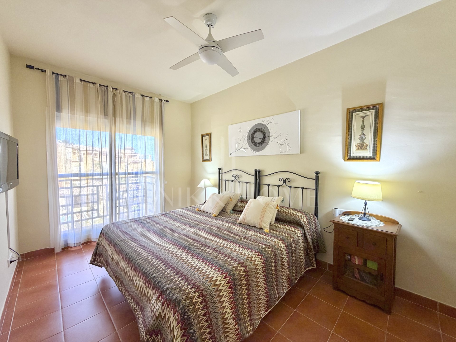 Town house in Cancelada, Estepona East with sea and mountain views, private garden, roof terrace, communal pool and garage for two cars.