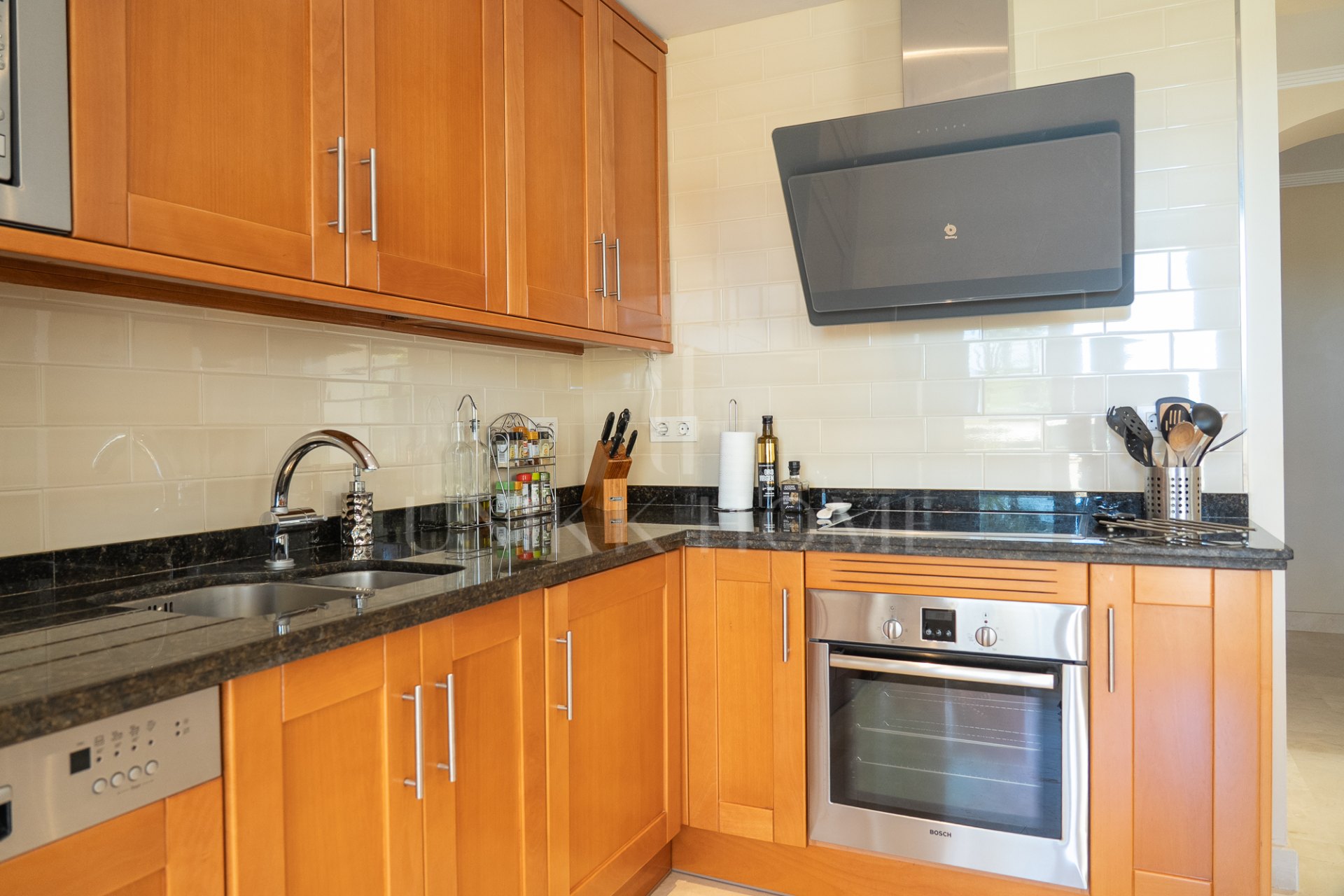 Spectacular southwest-facing two-bedroom apartment in Urb. Majestic Gardens, Casares Costa For sale